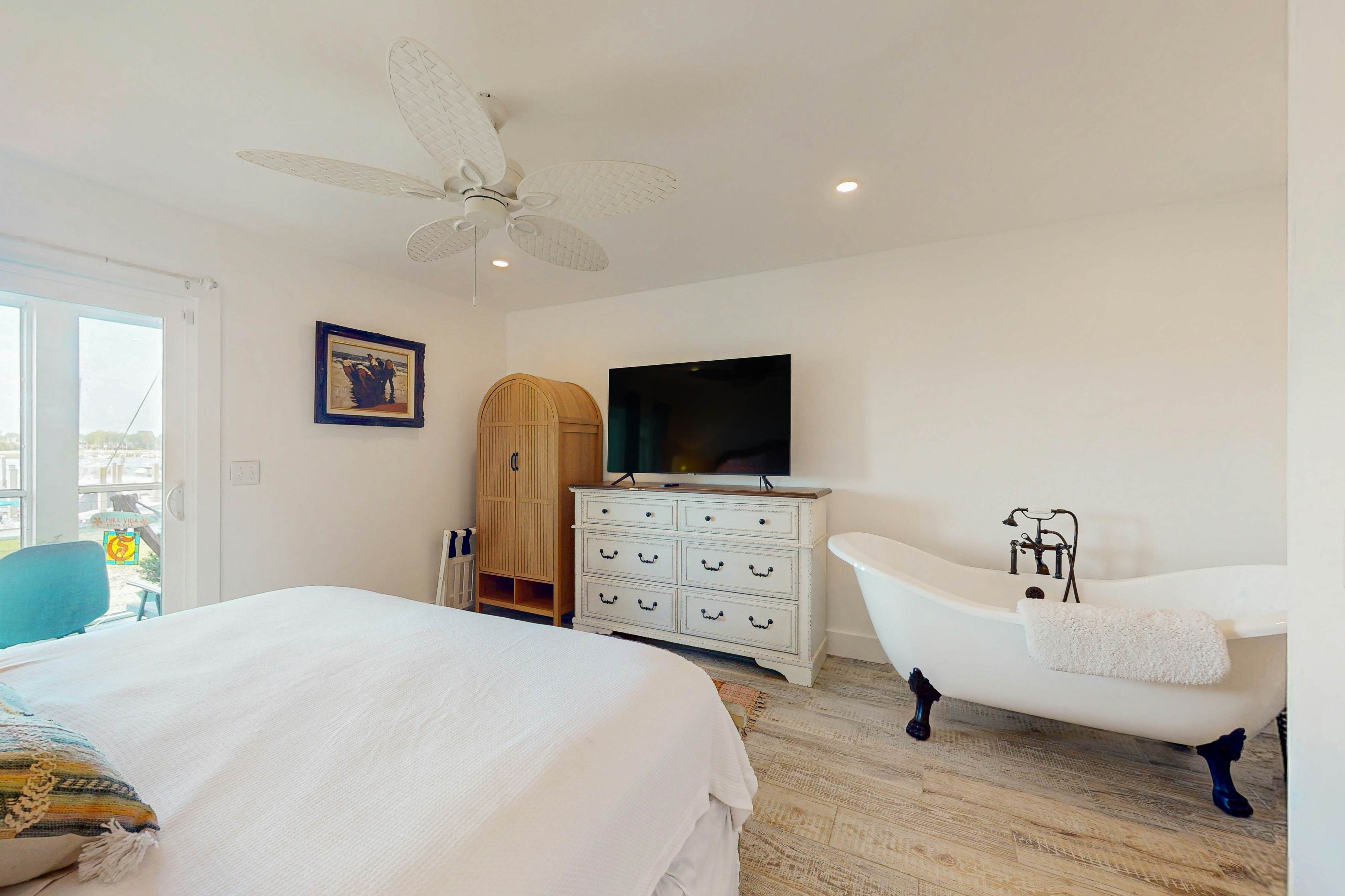 1st-floor riverfront condo w/spectacular river views, balcony, and central AC