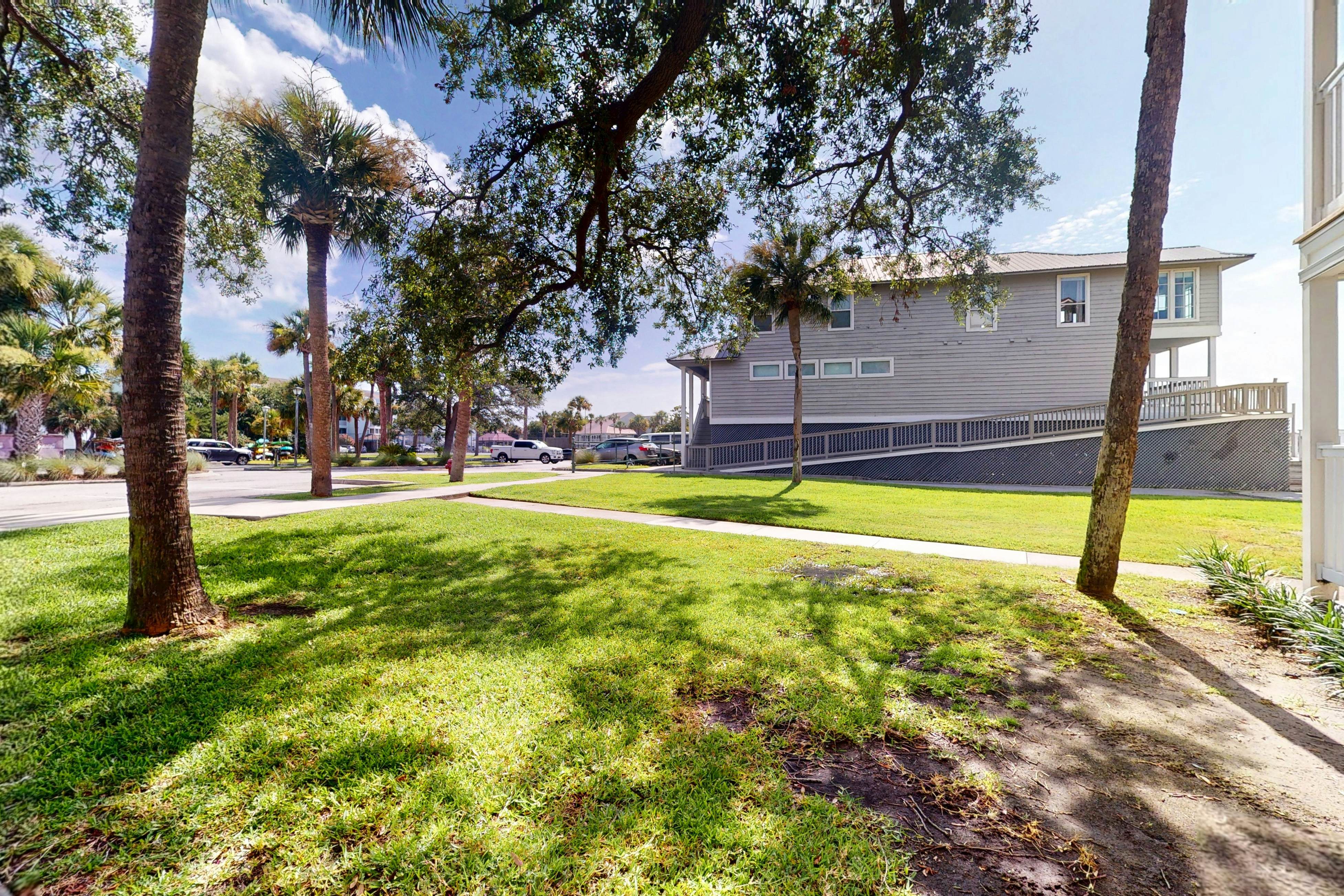 1st-floor riverfront condo w/spectacular river views, balcony, and central AC