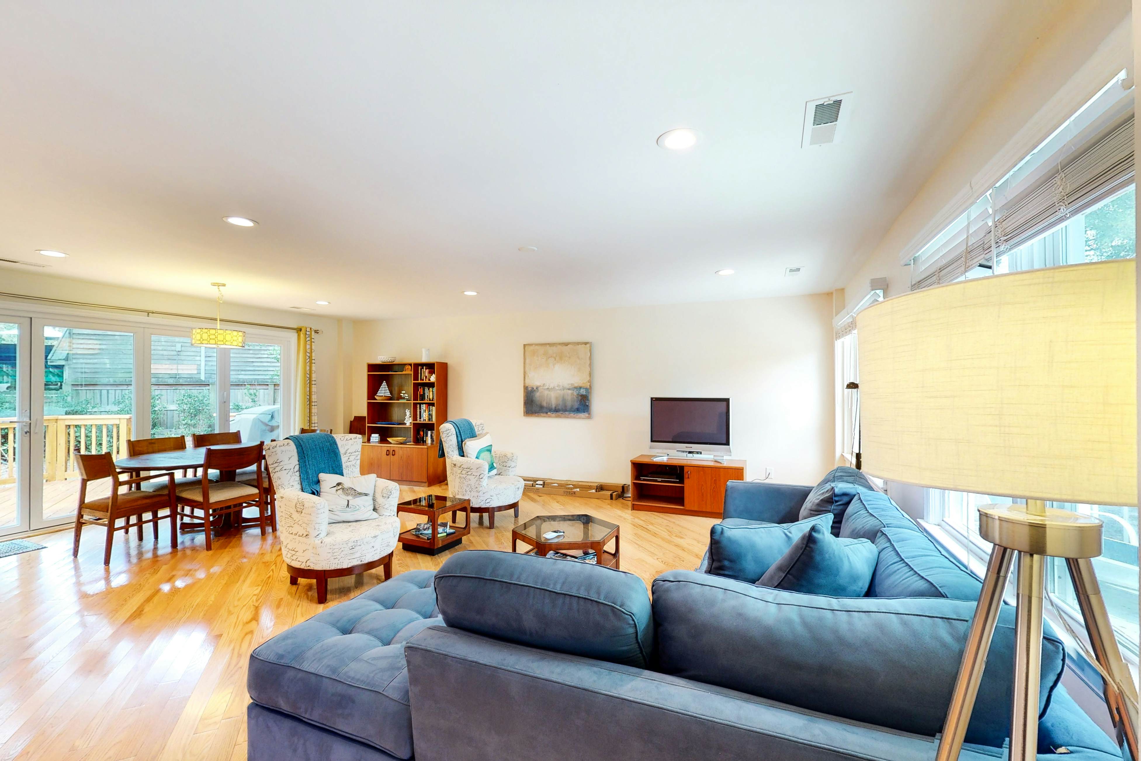 Comfortable dog-friendly home next door to rec center - blocks from beach access