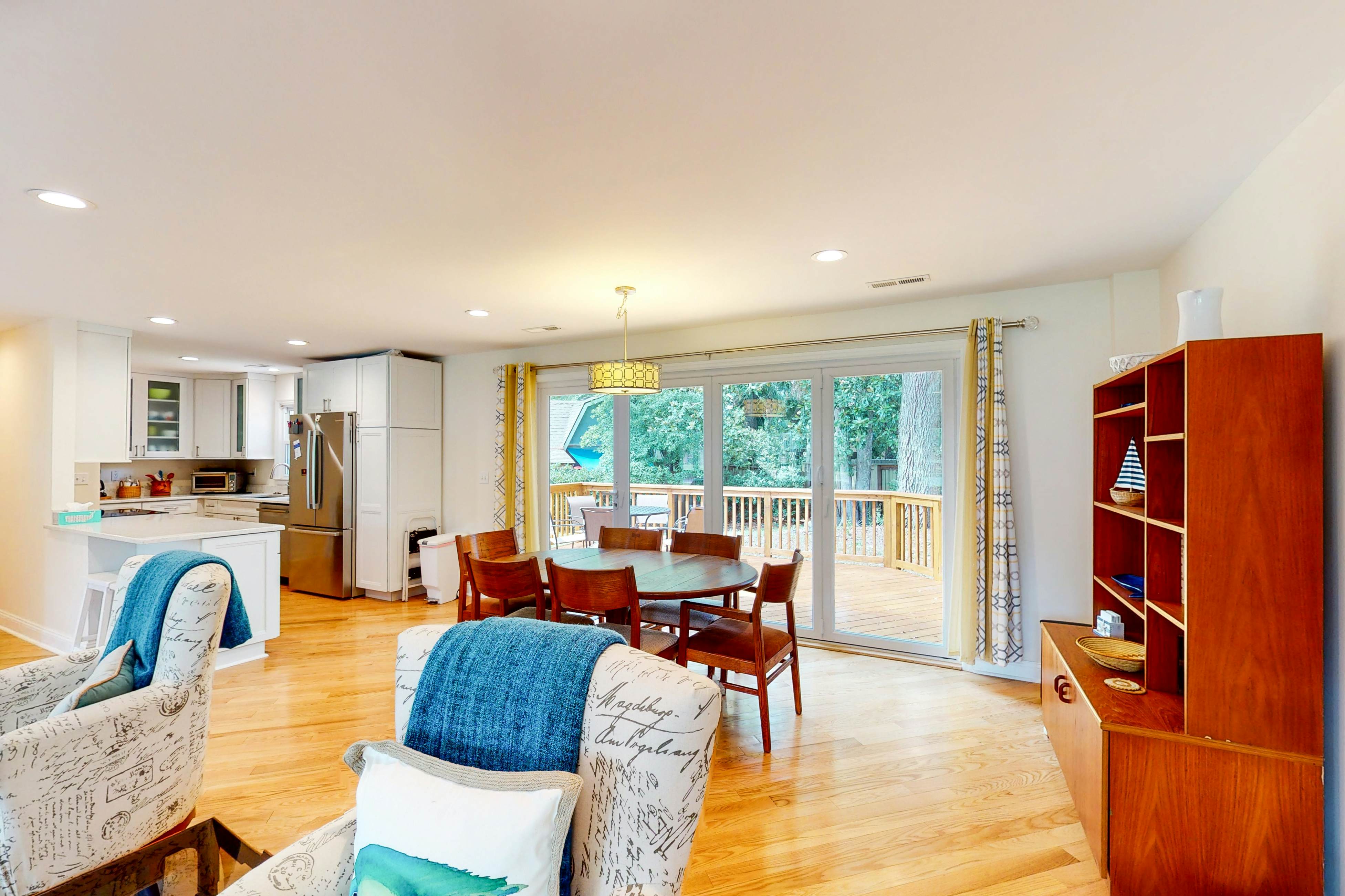 Comfortable dog-friendly home next door to rec center - blocks from beach access