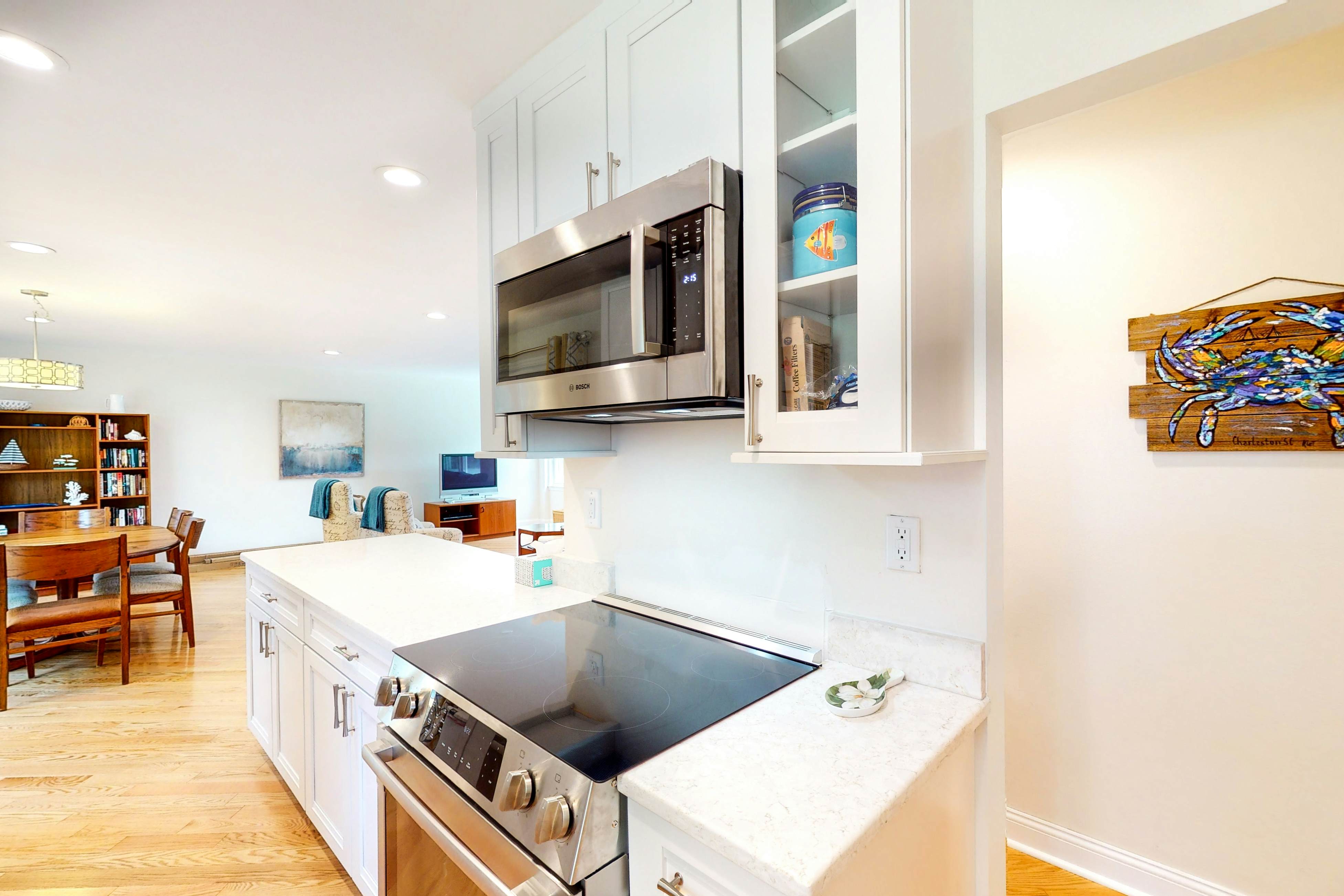 Comfortable dog-friendly home next door to rec center - blocks from beach access