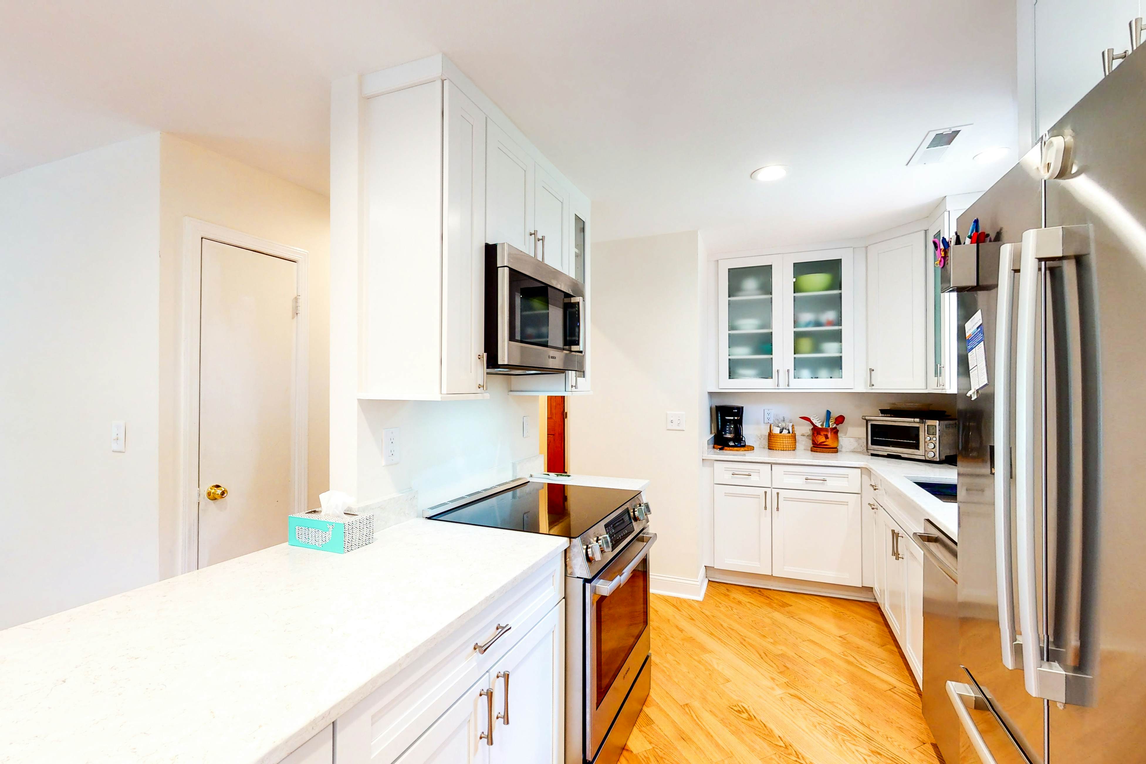 Comfortable dog-friendly home next door to rec center - blocks from beach access