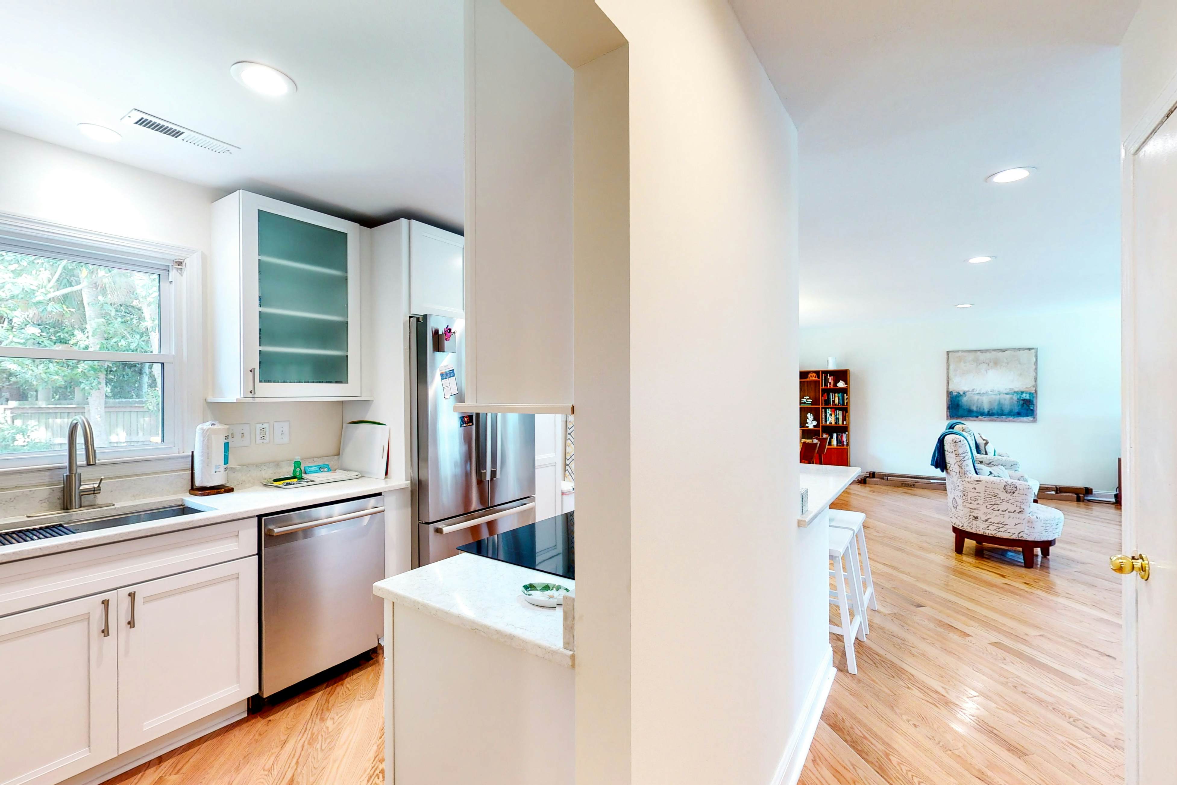 Comfortable dog-friendly home next door to rec center - blocks from beach access