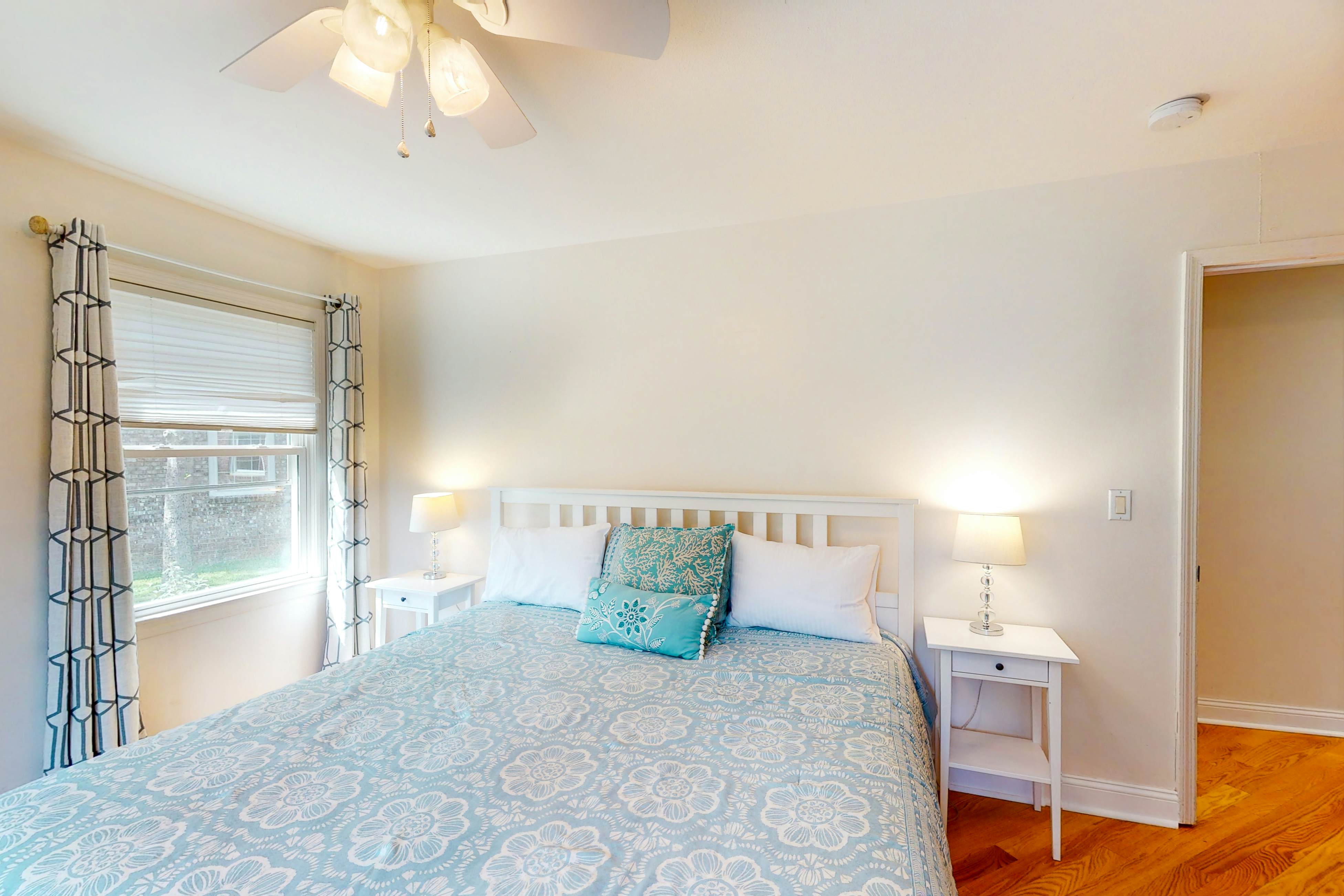 Comfortable dog-friendly home next door to rec center - blocks from beach access