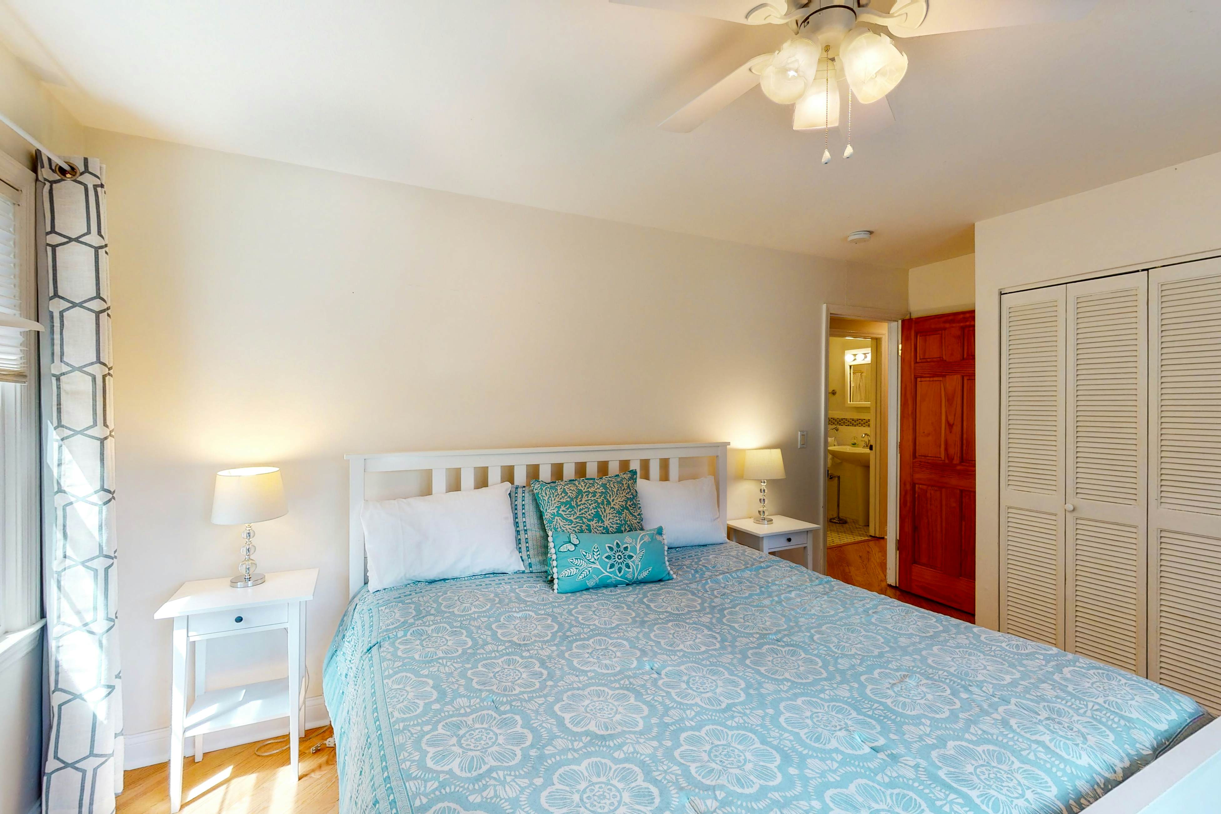 Comfortable dog-friendly home next door to rec center - blocks from beach access