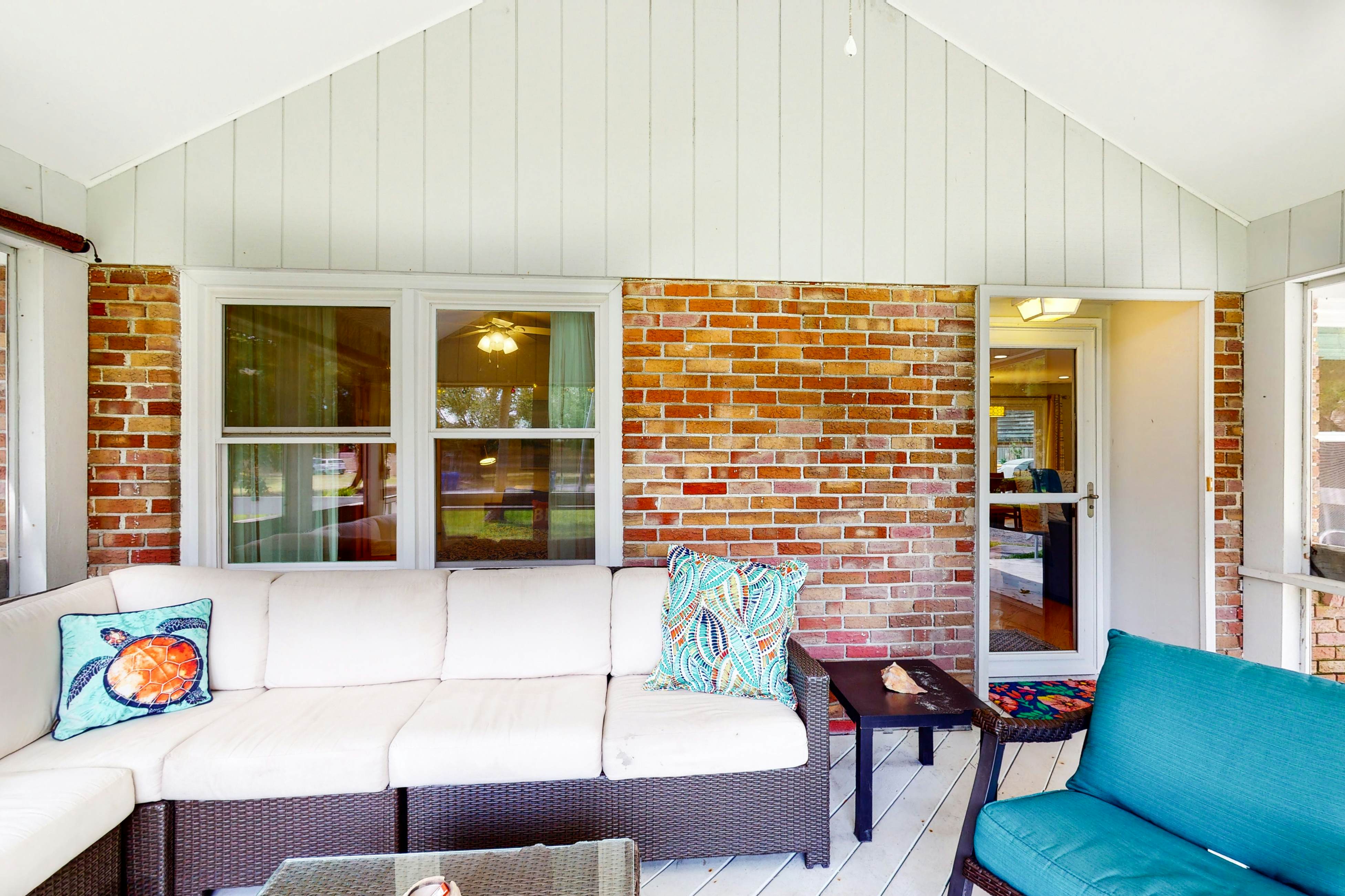 Comfortable dog-friendly home next door to rec center - blocks from beach access