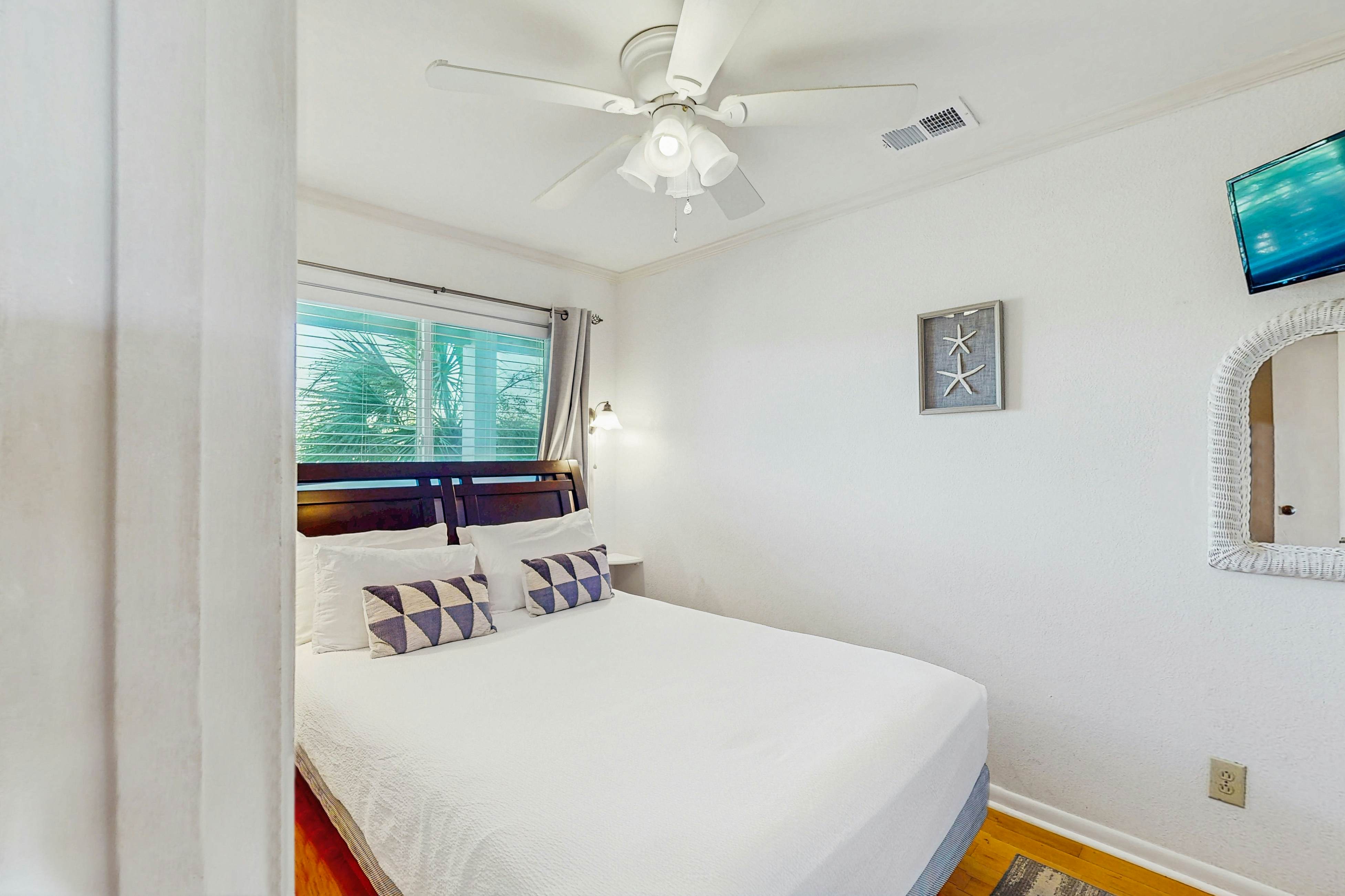 Renovated villa with gorgeous ocean views, pool, grills, & great location