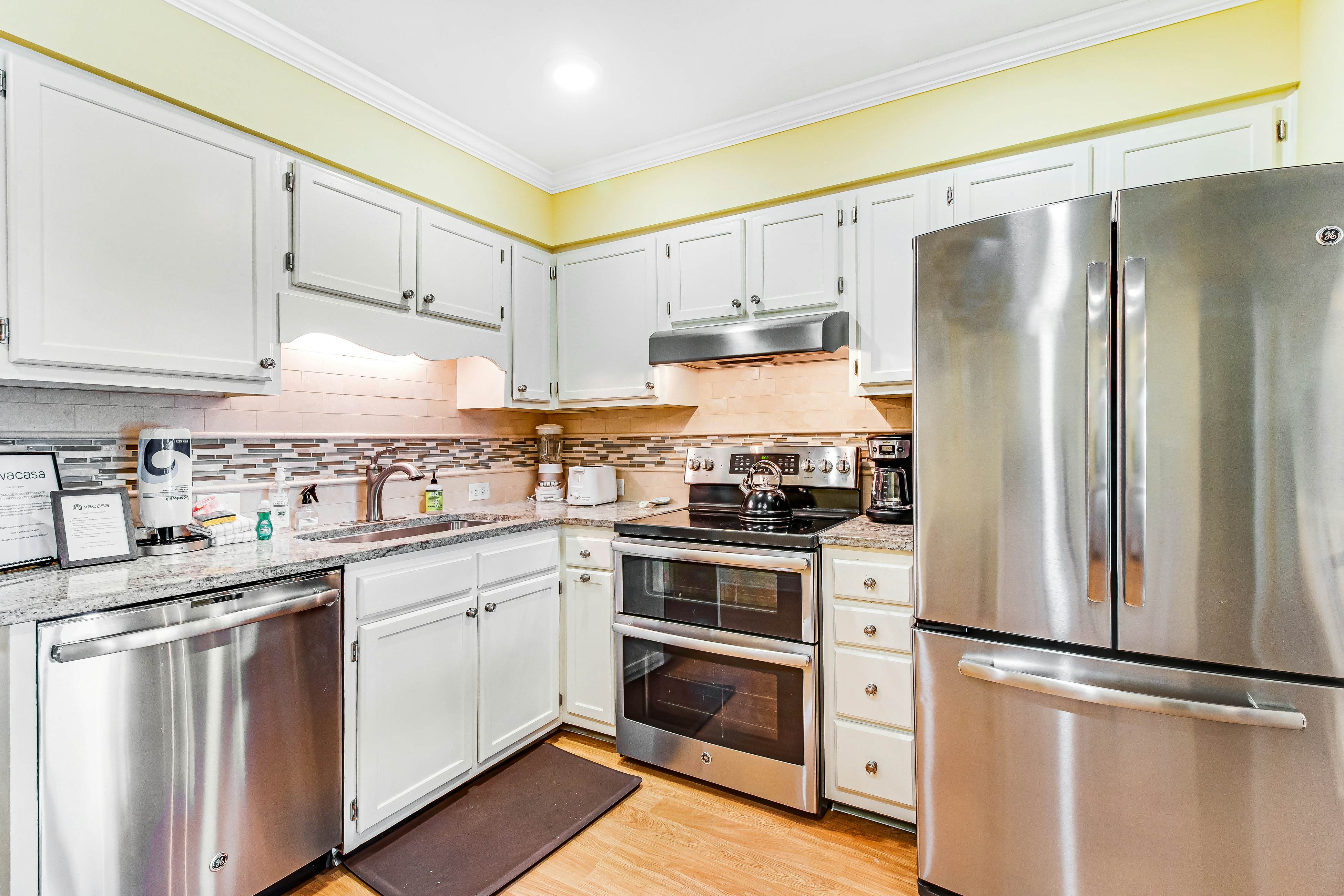 Well-appointed villa w/ community pool, ocean view, free WiFi