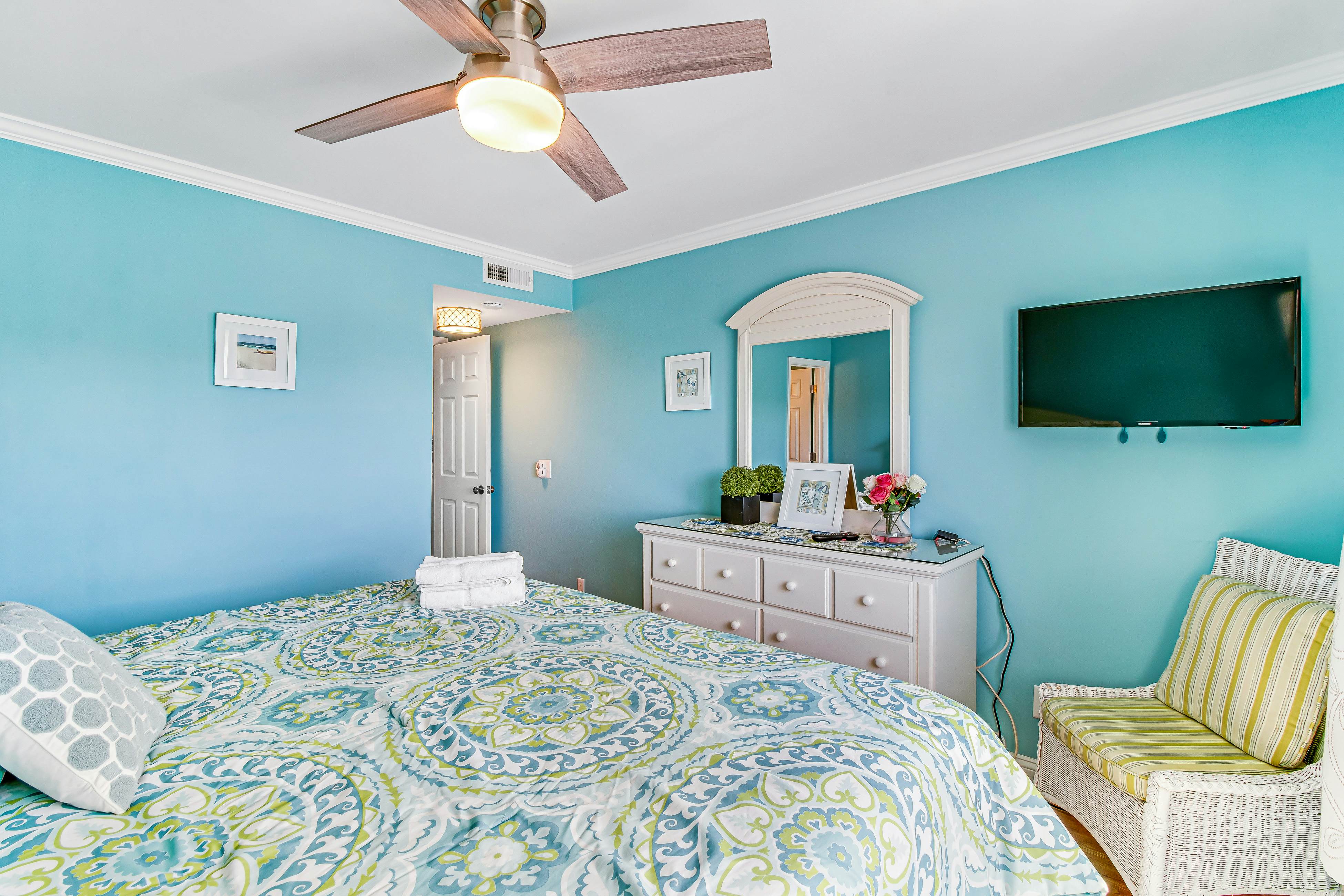 Well-appointed villa w/ community pool, ocean view, free WiFi