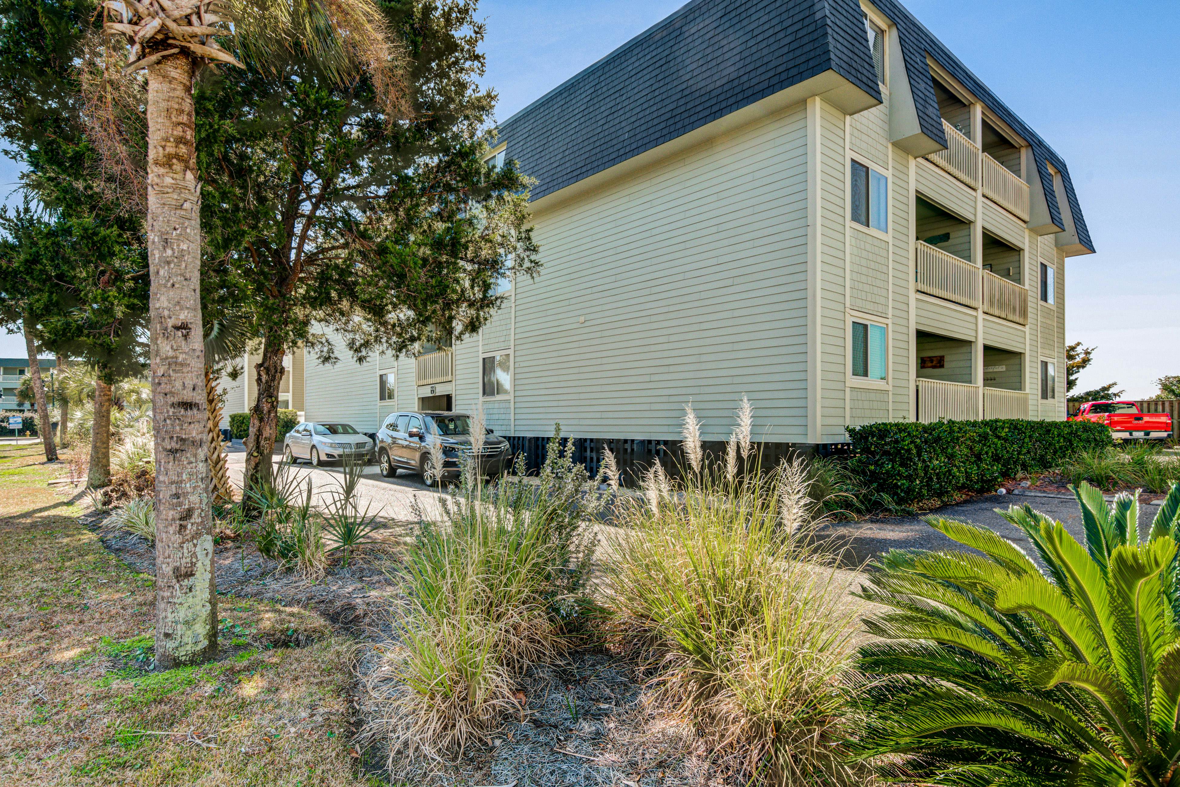 Well-appointed villa w/ community pool, ocean view, free WiFi