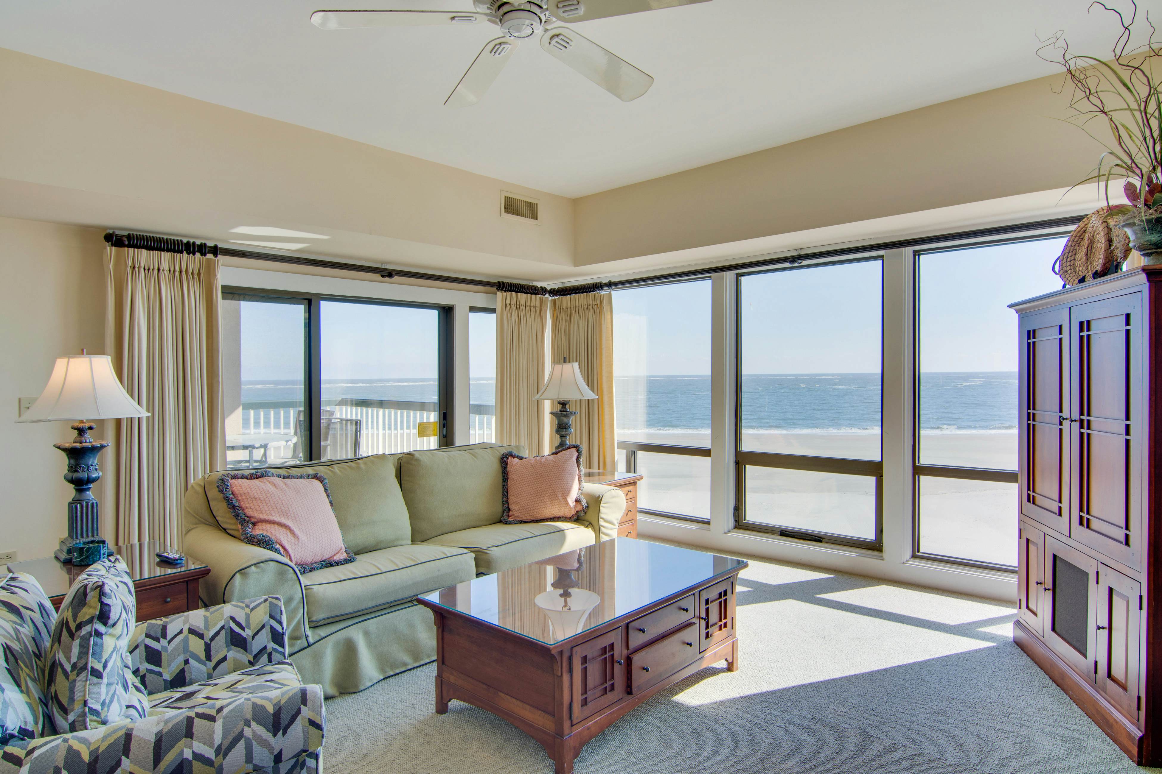 2nd floor oceanfront corner condo with pool, hot tub & basketball