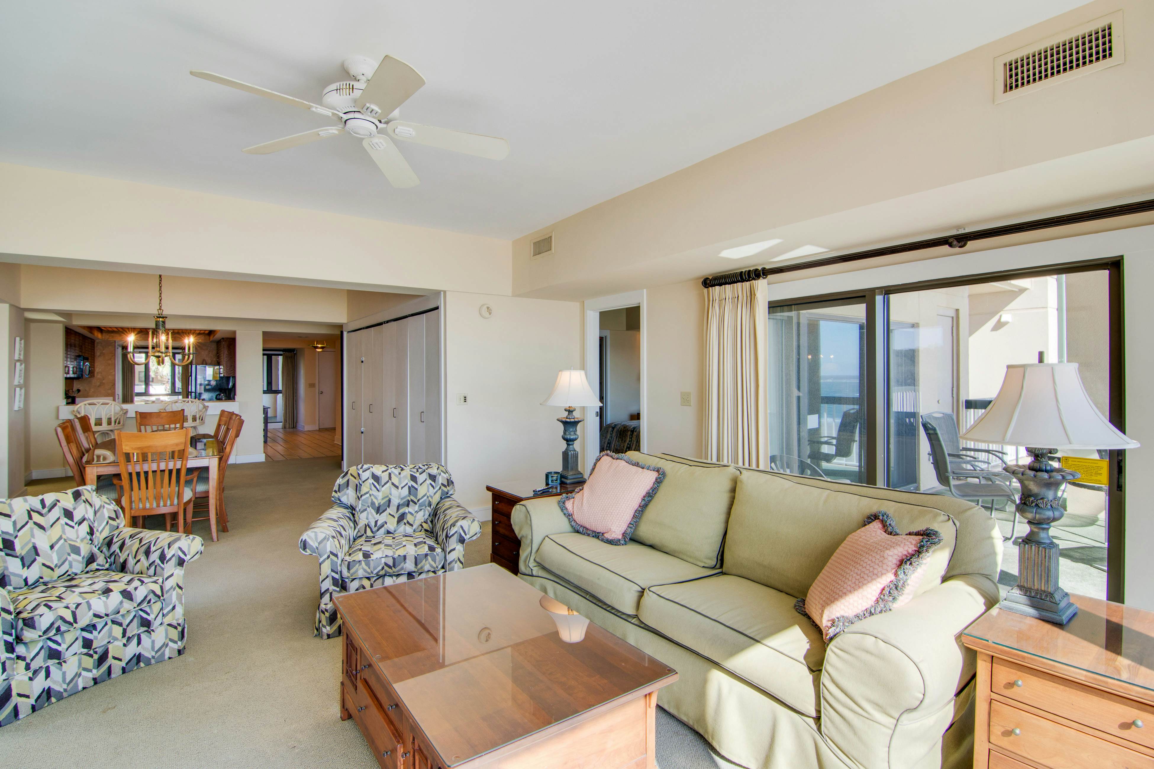 2nd floor oceanfront corner condo with pool, hot tub & basketball