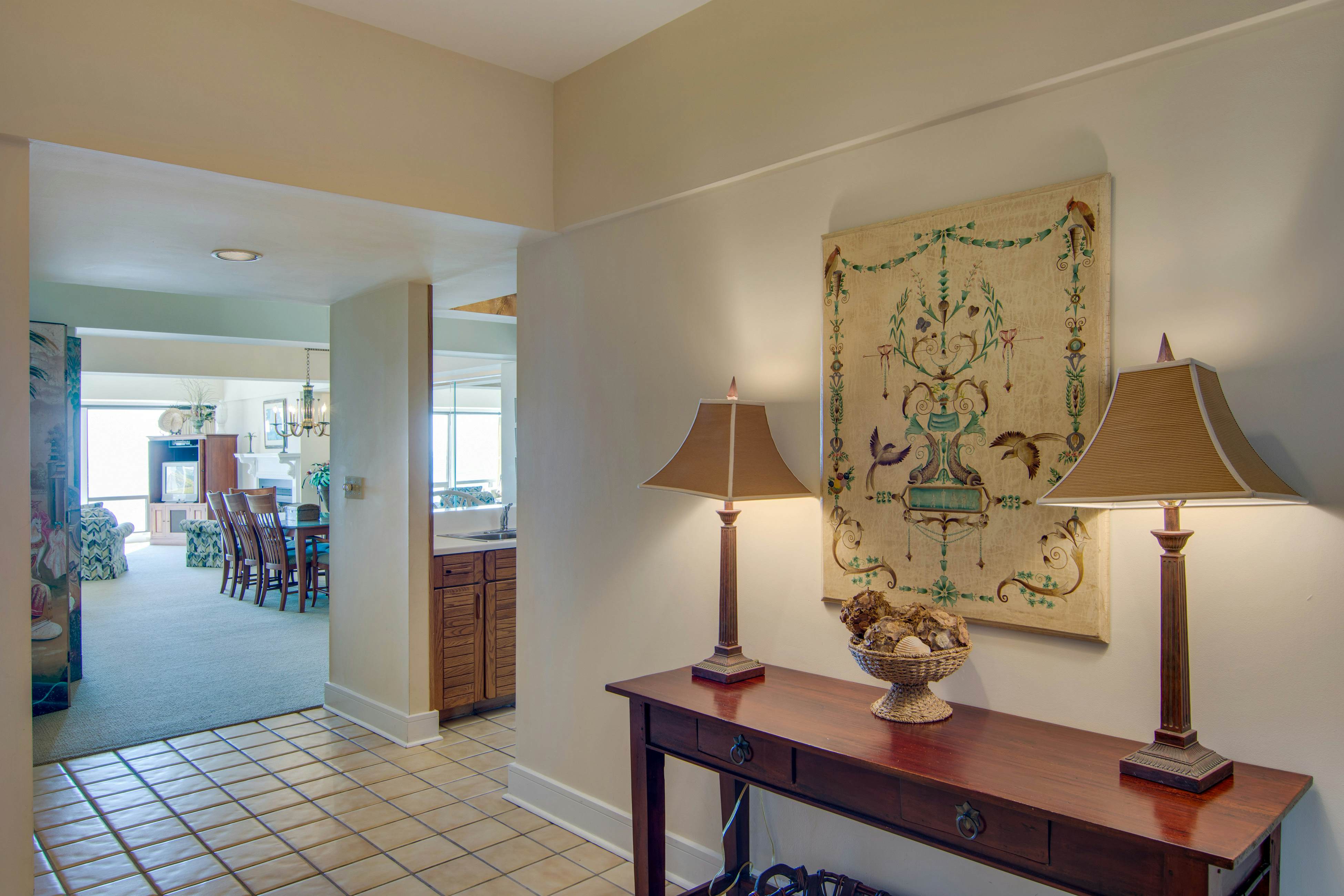 2nd floor oceanfront corner condo with pool, hot tub & basketball