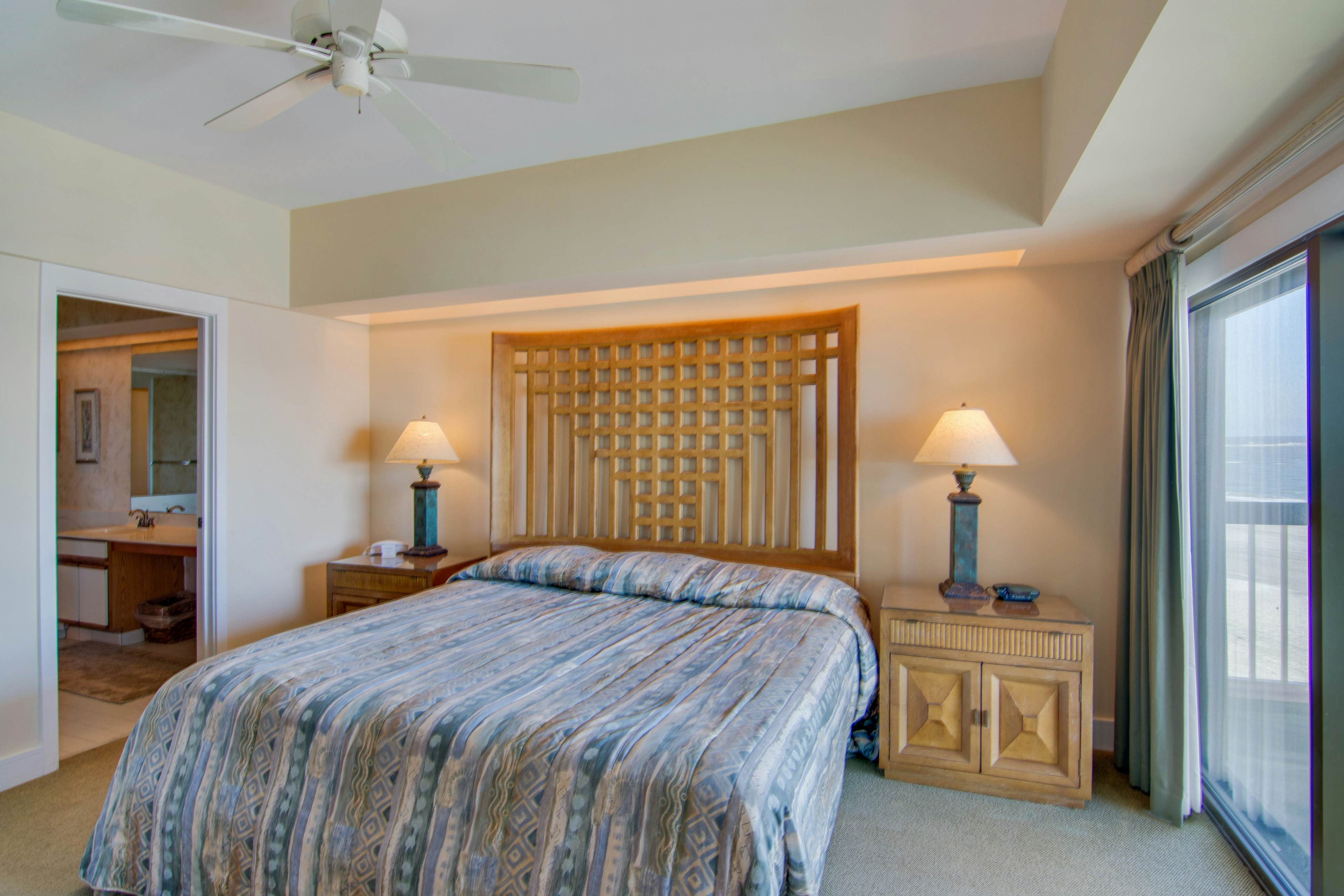 2nd floor oceanfront corner condo with pool, hot tub & basketball