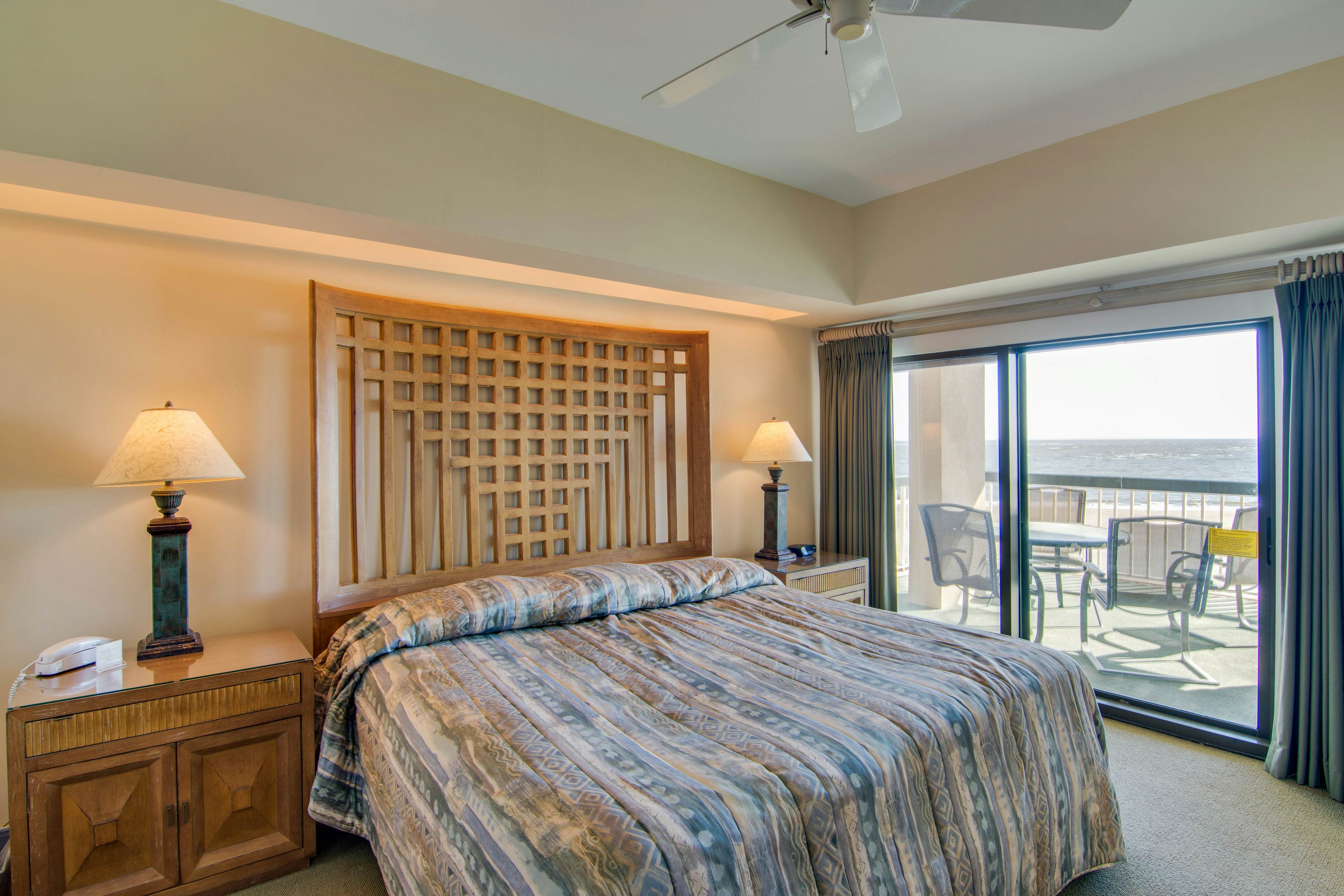 2nd floor oceanfront corner condo with pool, hot tub & basketball