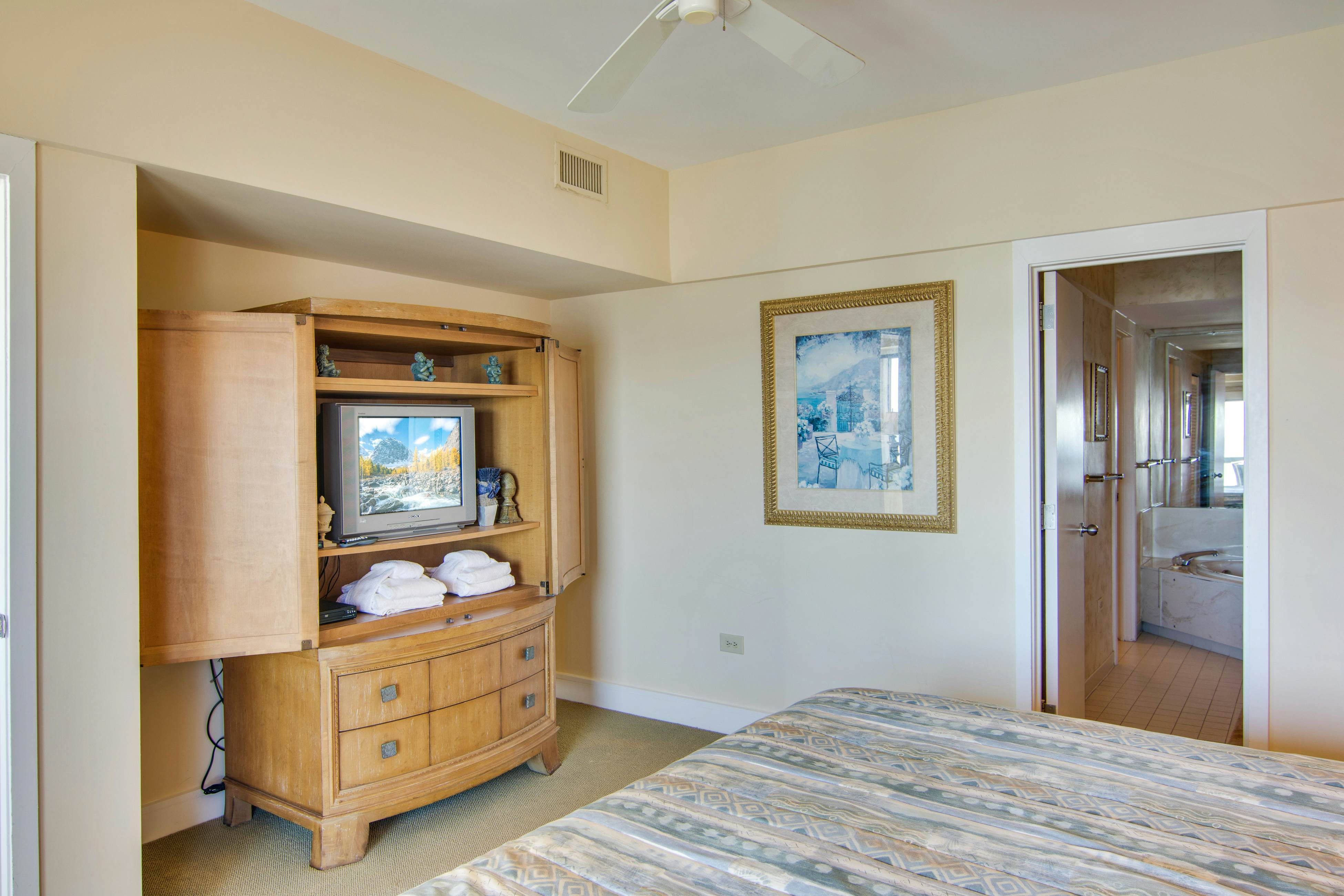 2nd floor oceanfront corner condo with pool, hot tub & basketball