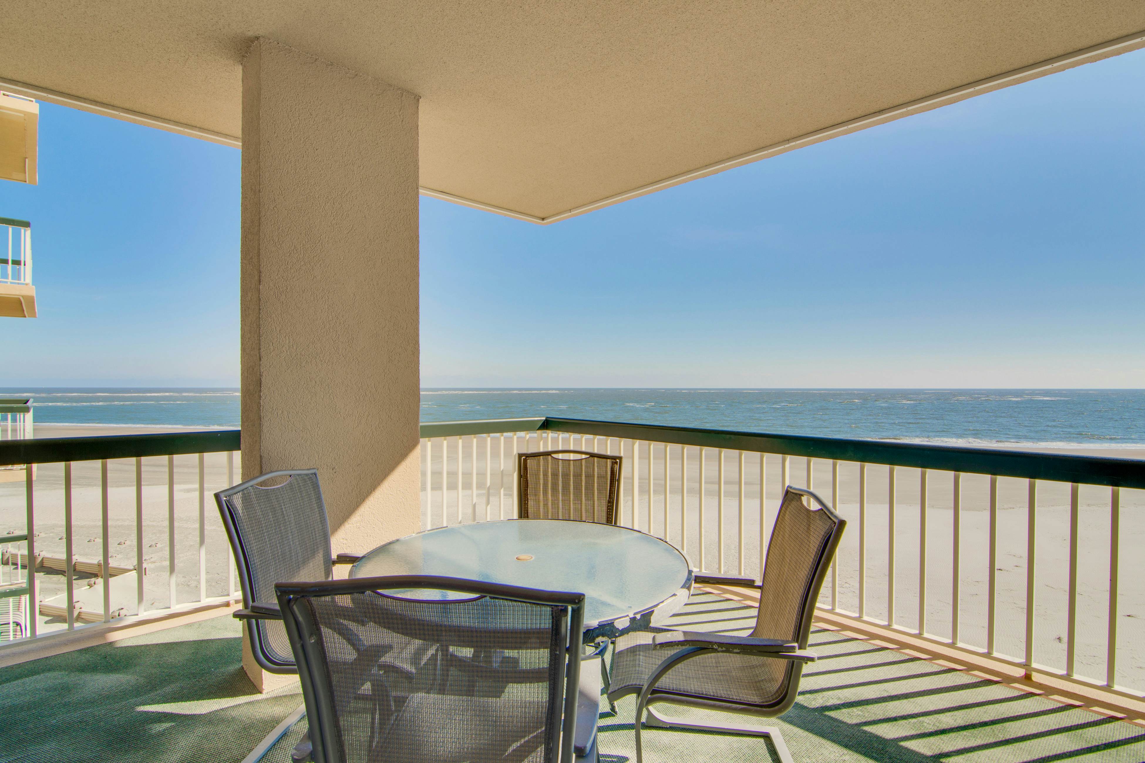 2nd floor oceanfront corner condo with pool, hot tub & basketball