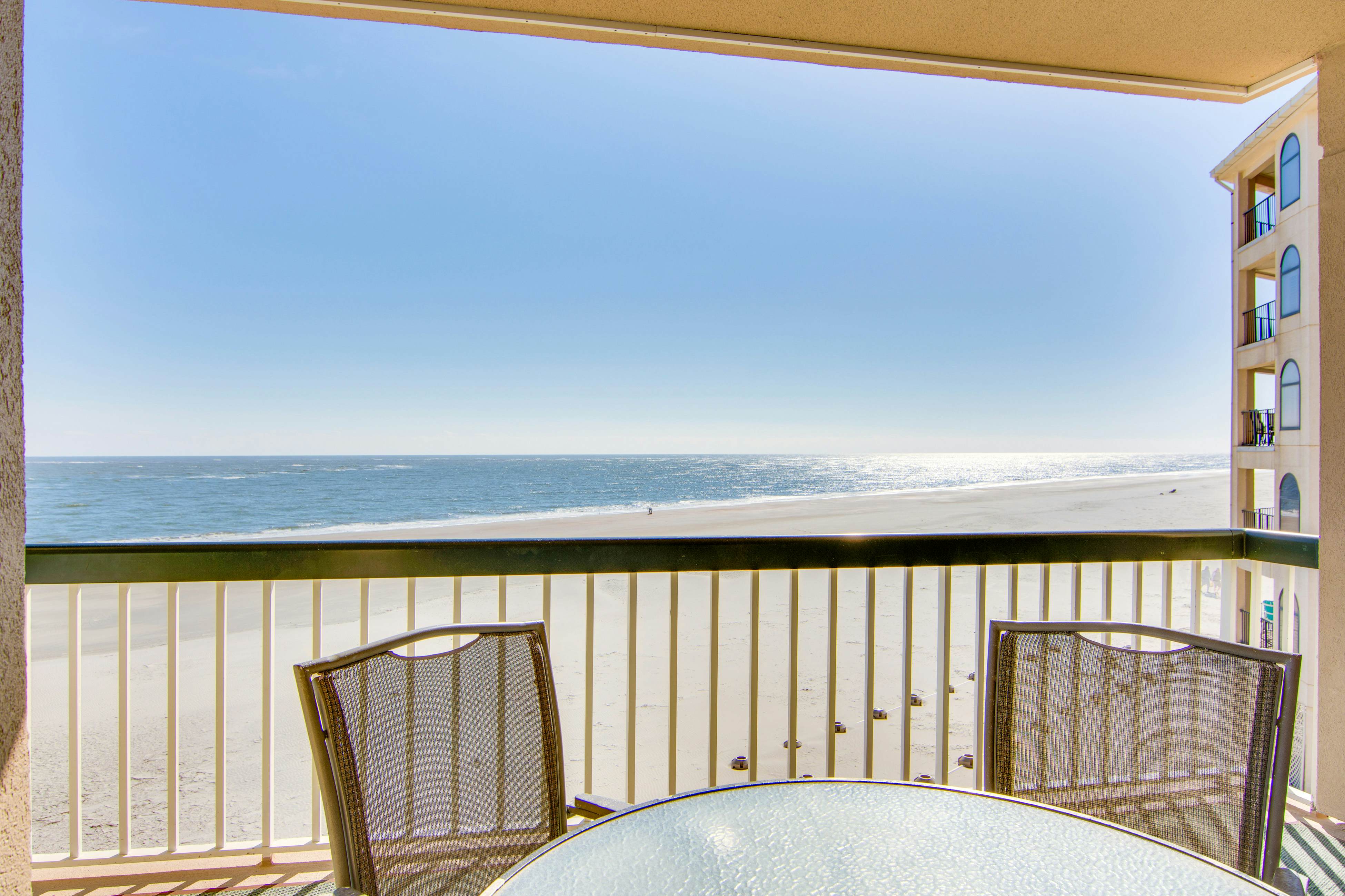 2nd floor oceanfront corner condo with pool, hot tub & basketball