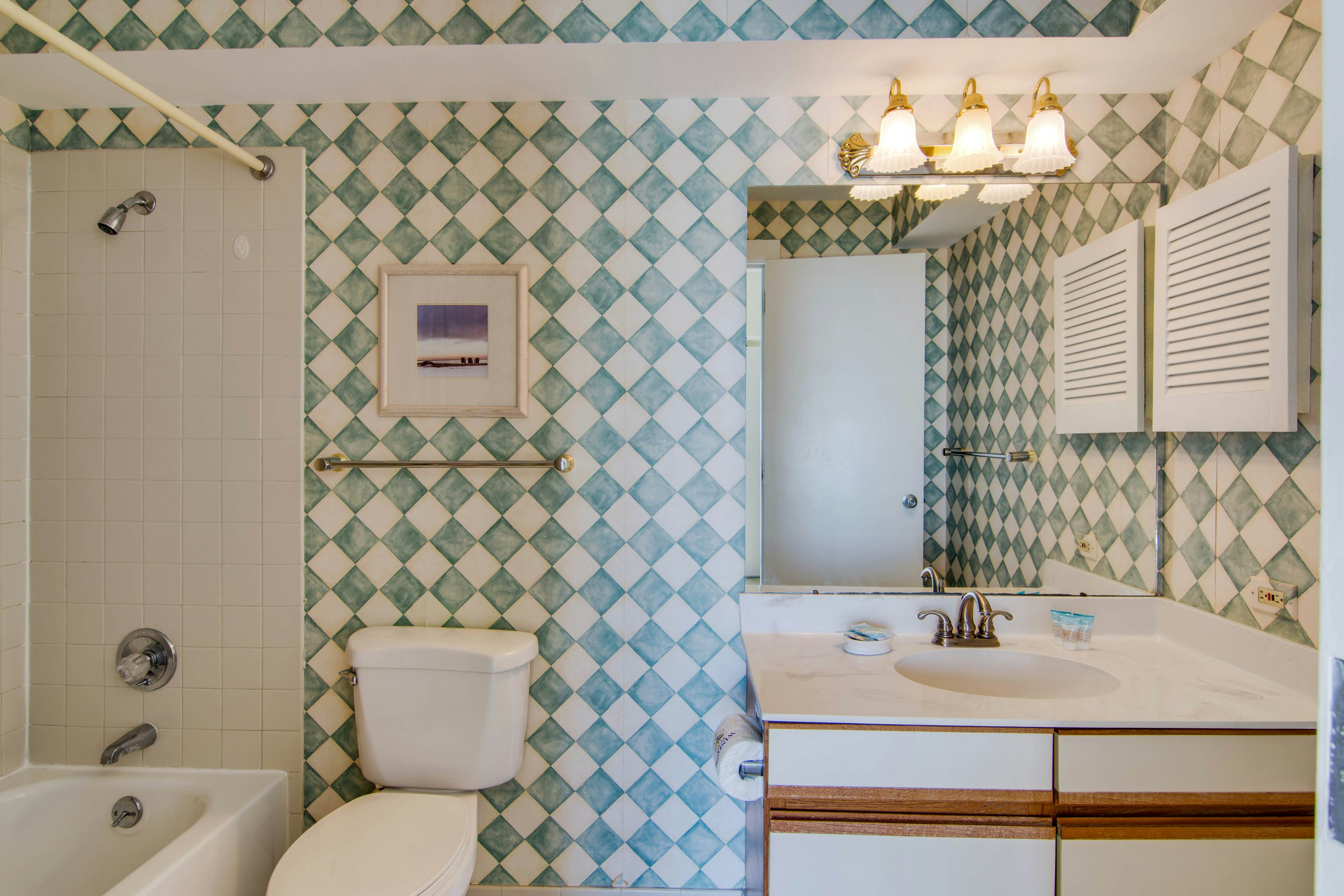 2nd floor oceanfront corner condo with pool, hot tub & basketball