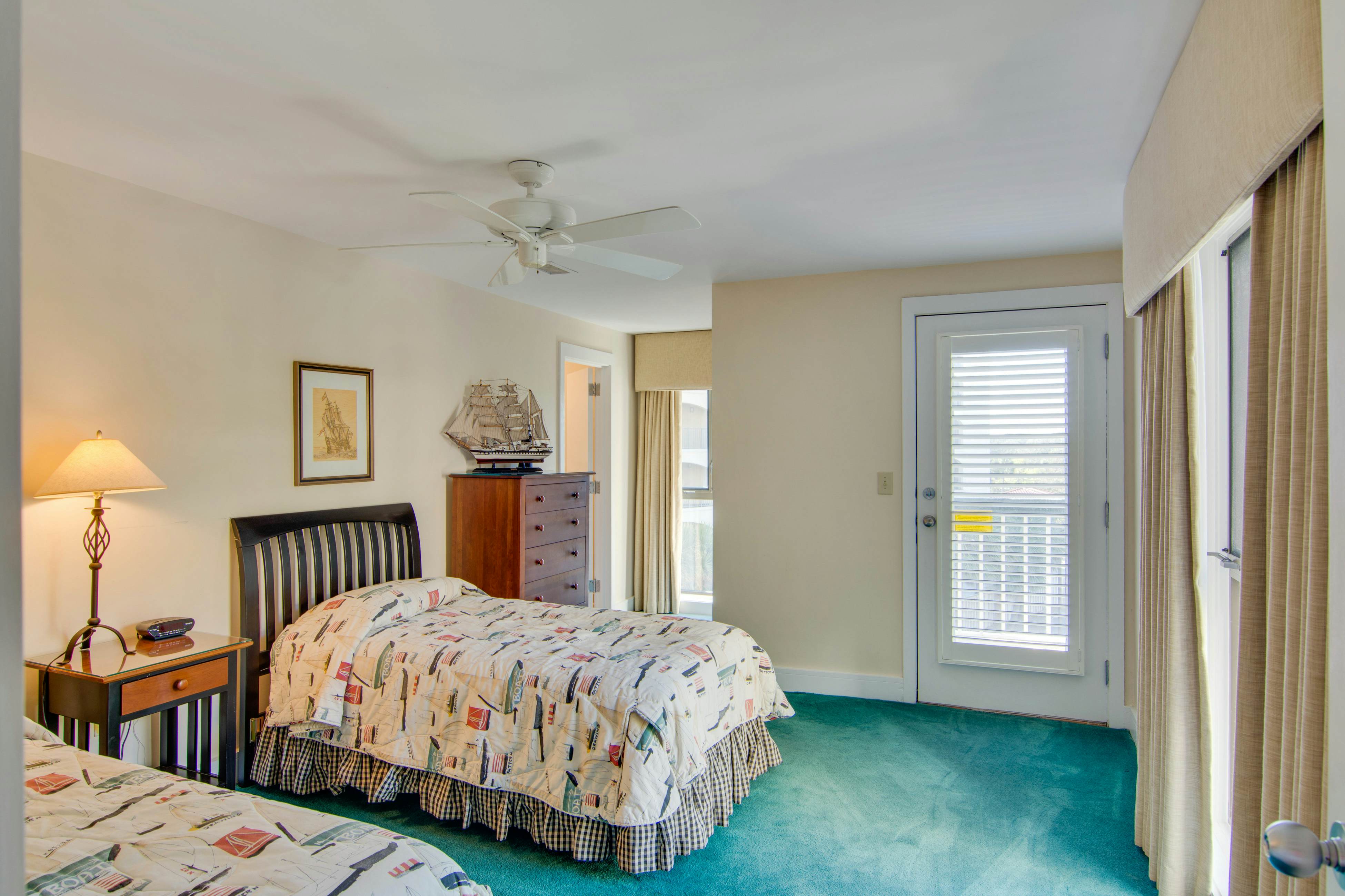 2nd floor oceanfront corner condo with pool, hot tub & basketball