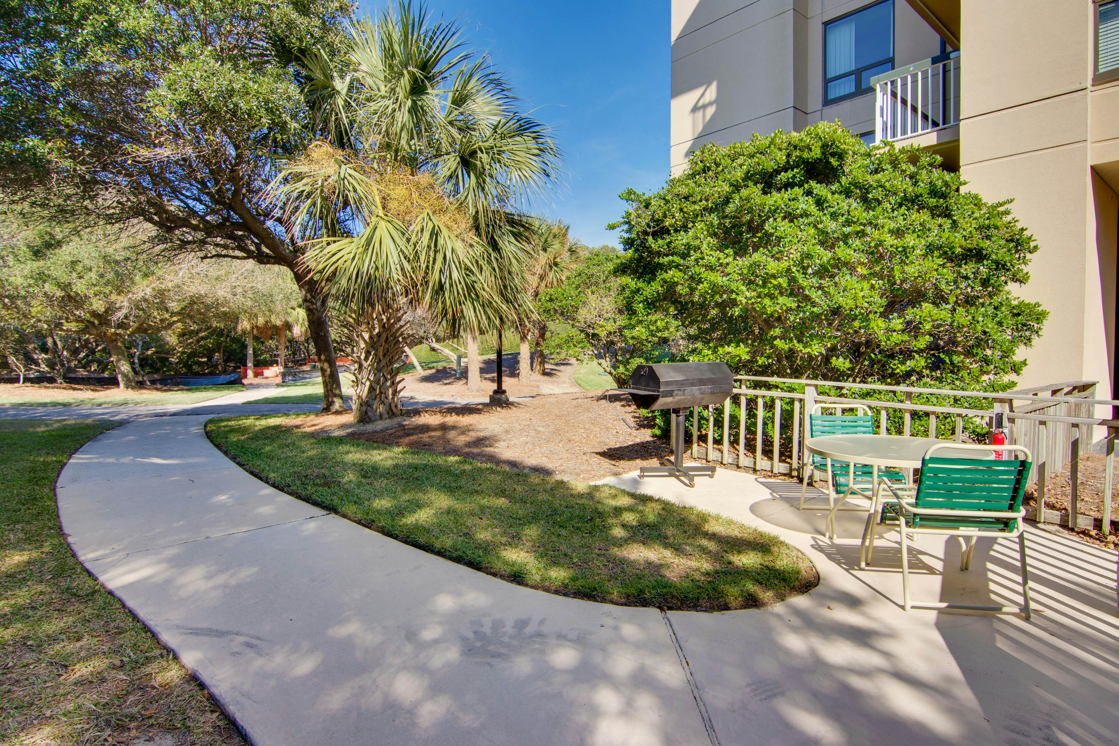 2nd floor oceanfront corner condo with pool, hot tub & basketball