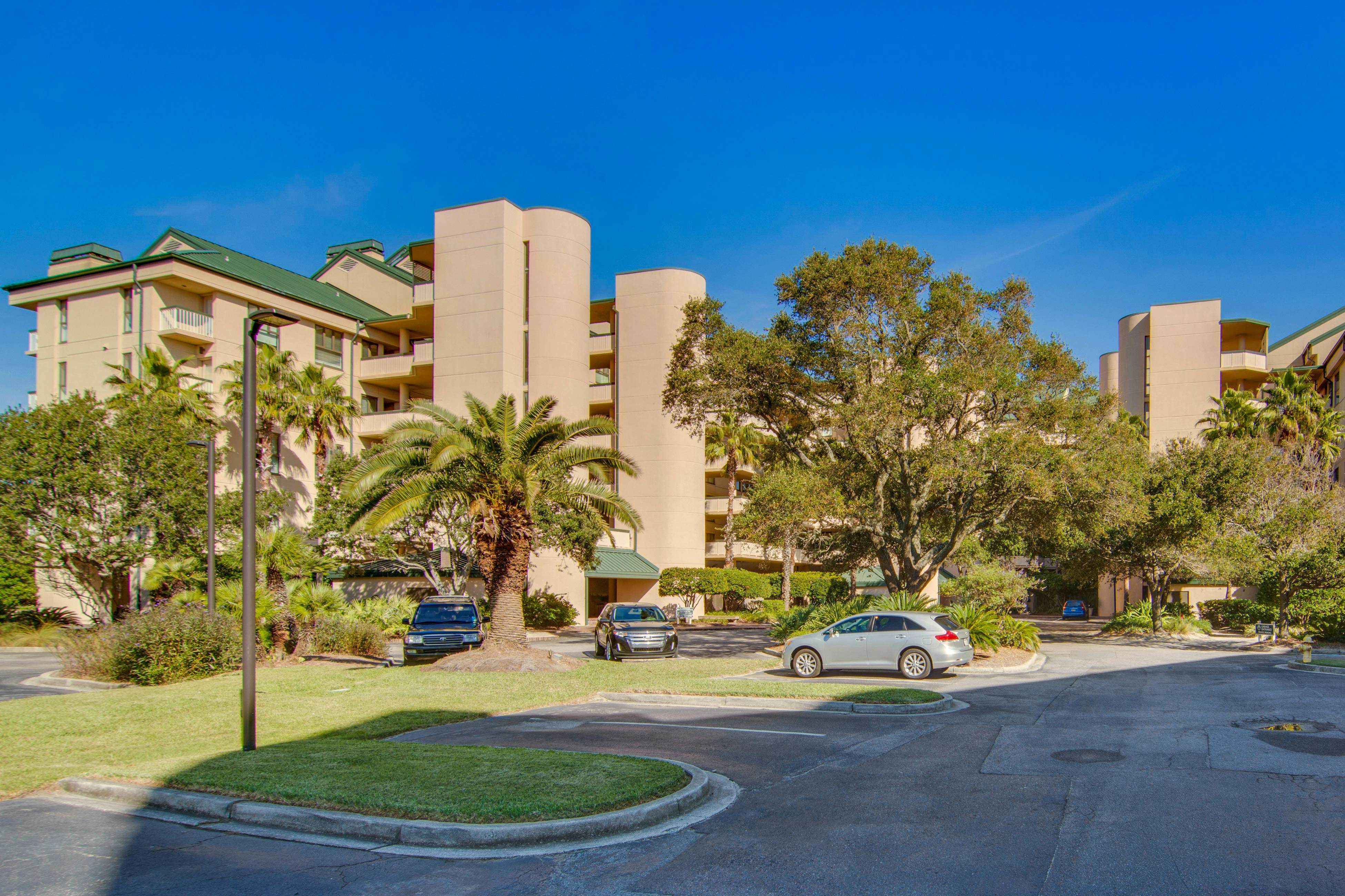 2nd floor oceanfront corner condo with pool, hot tub & basketball