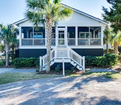 Dog-friendly coastal cottage w/deck & private gas grill - short walk to beach