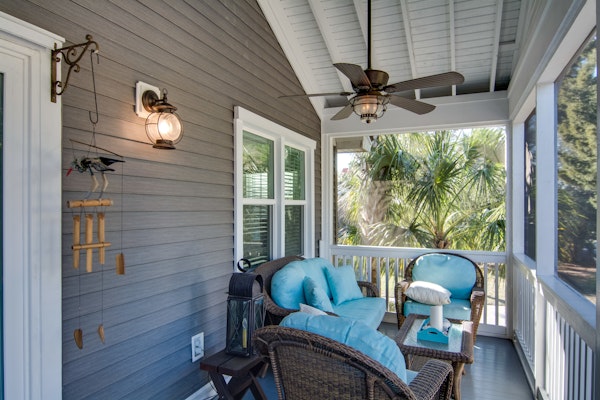 Dog-friendly coastal cottage w/deck & private gas grill - short walk to beach