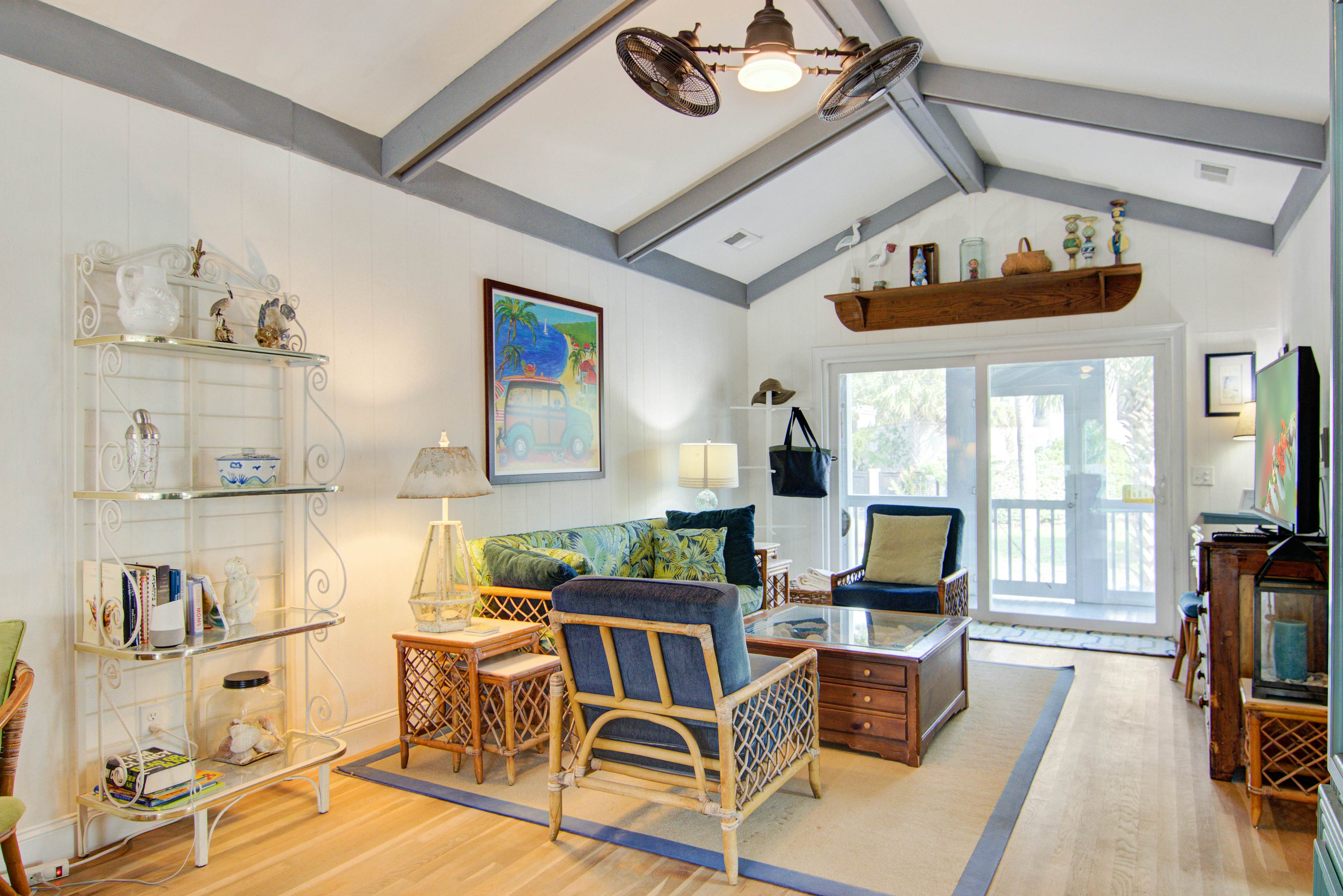 Dog-friendly coastal cottage w/deck & private gas grill - short walk to beach