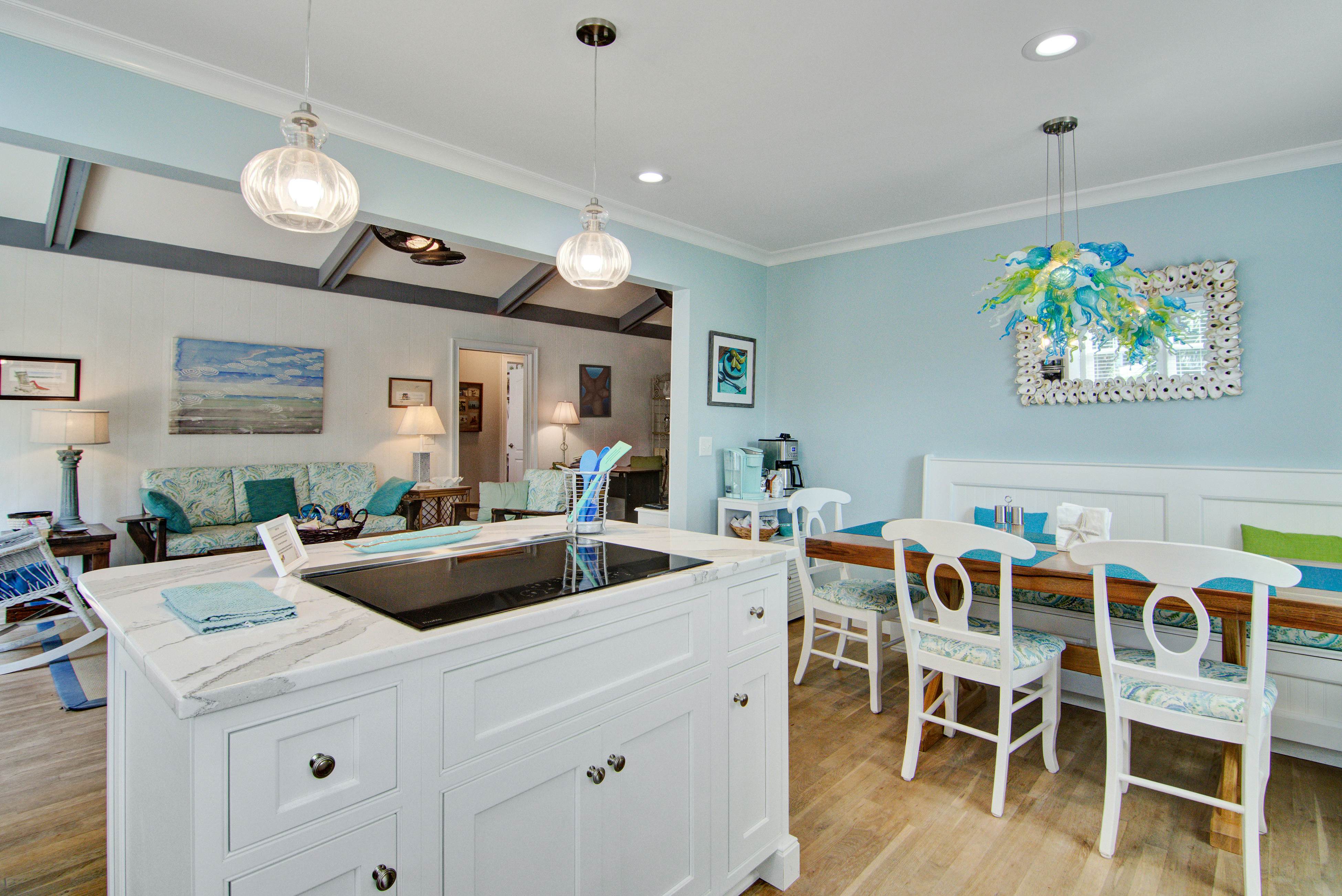 Dog-friendly coastal cottage w/deck & private gas grill - short walk to beach