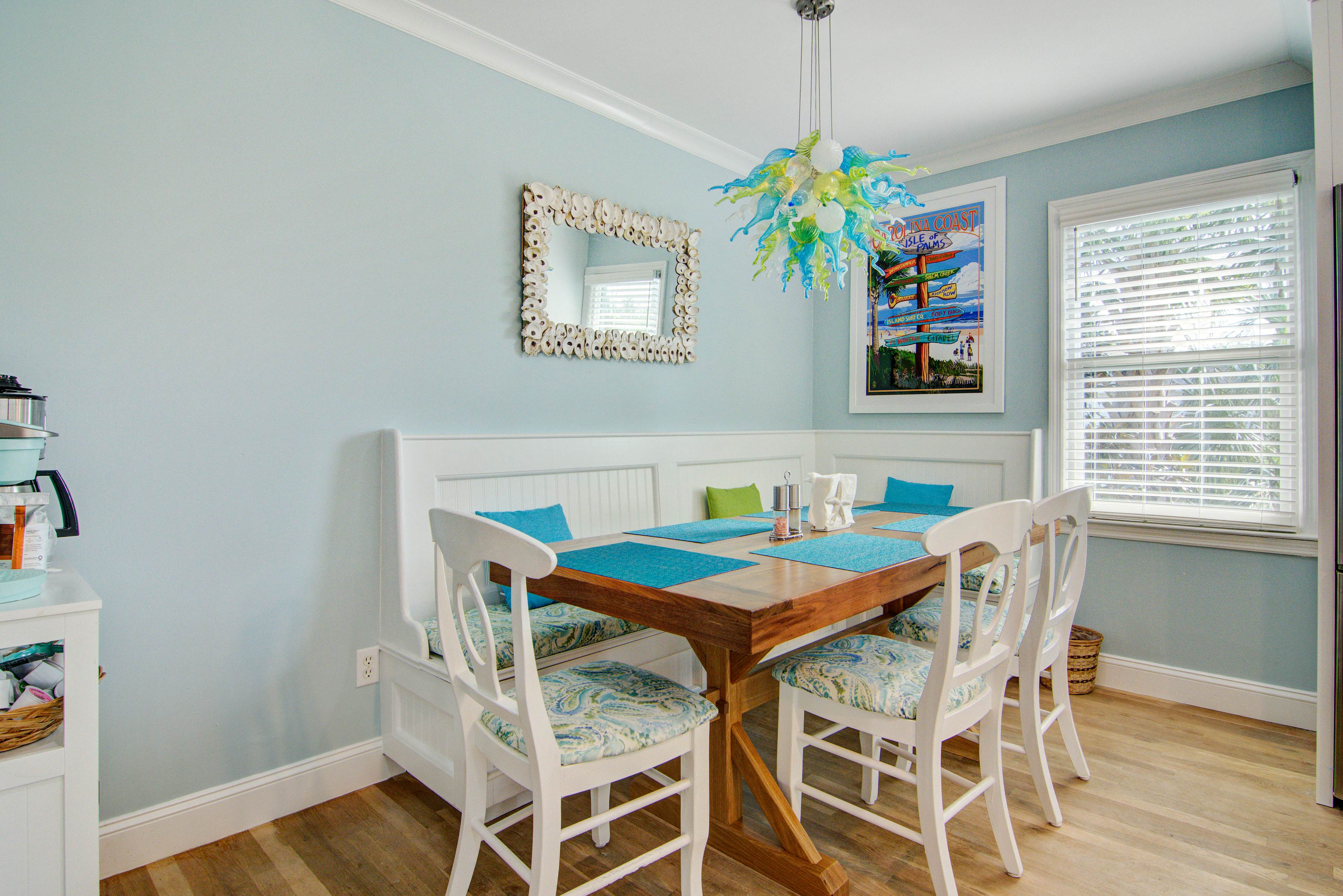 Dog-friendly coastal cottage w/deck & private gas grill - short walk to beach