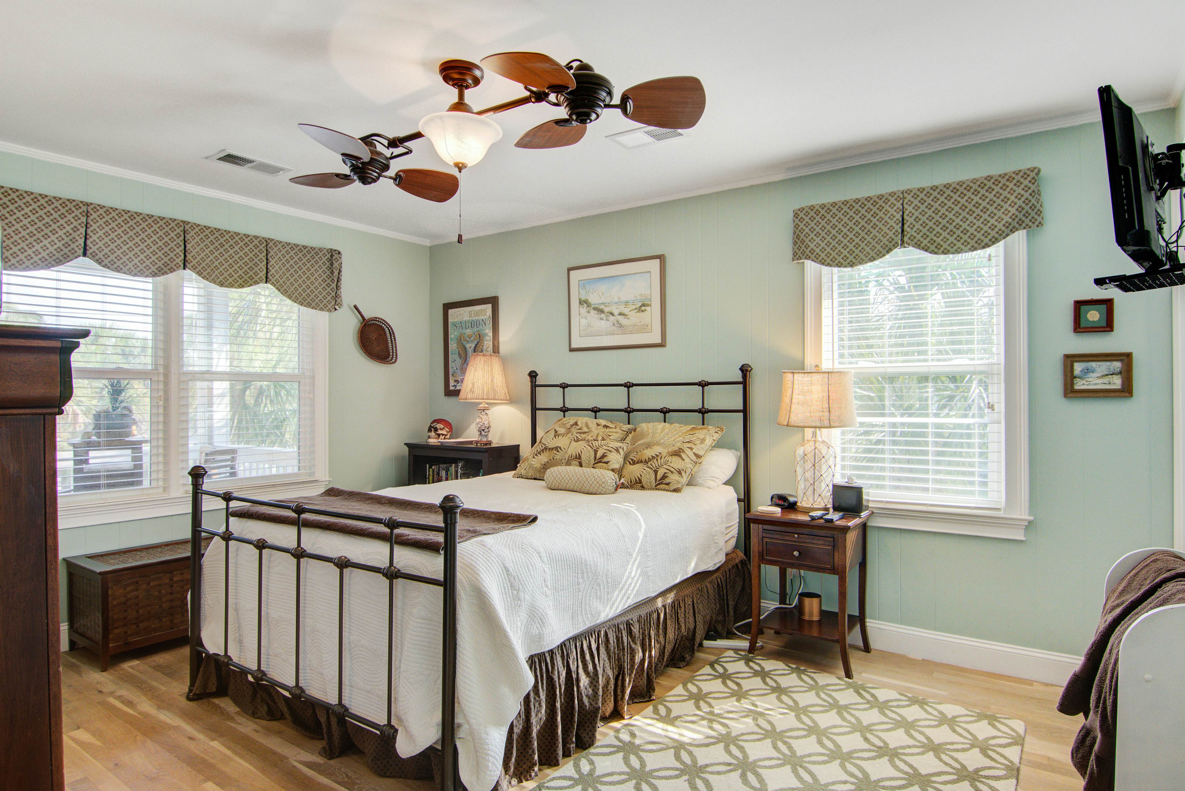 Dog-friendly coastal cottage w/deck & private gas grill - short walk to beach