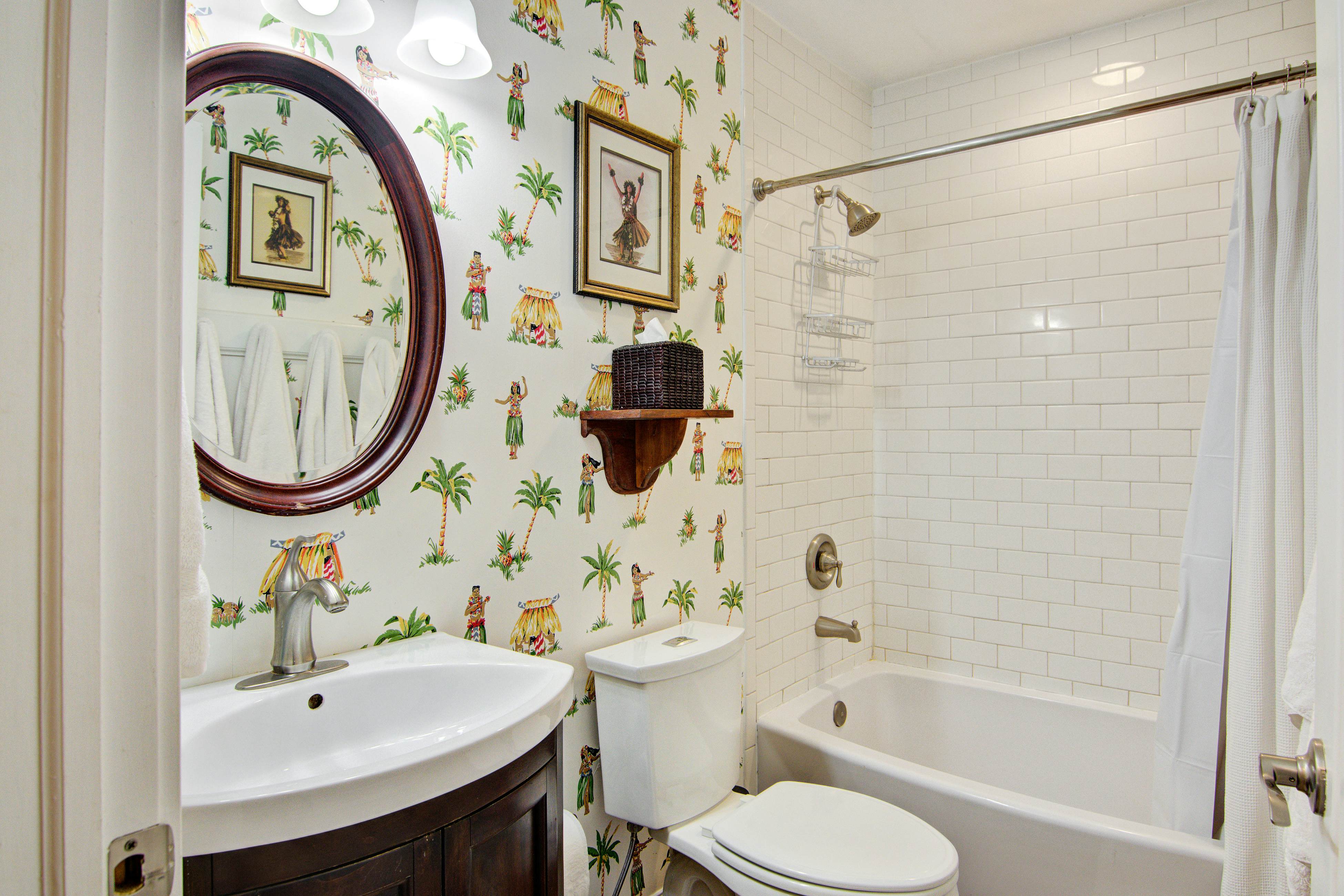 Dog-friendly coastal cottage w/deck & private gas grill - short walk to beach