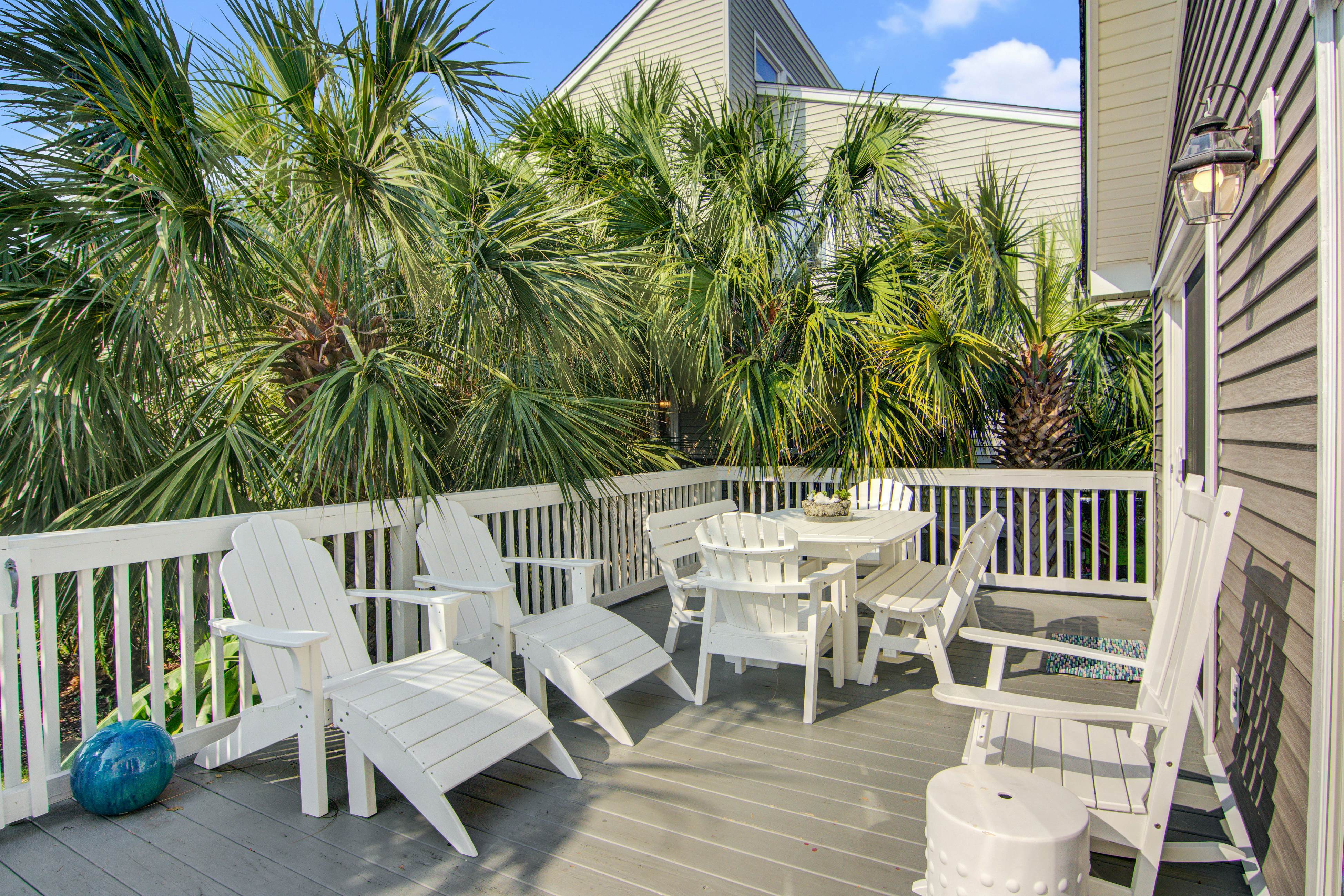 Dog-friendly coastal cottage w/deck & private gas grill - short walk to beach
