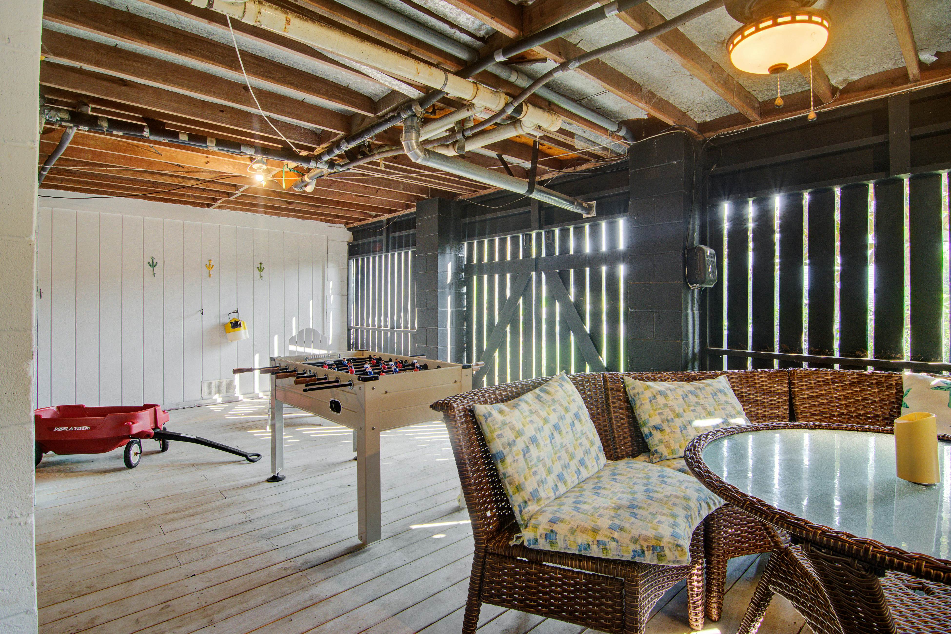 Dog-friendly coastal cottage w/deck & private gas grill - short walk to beach