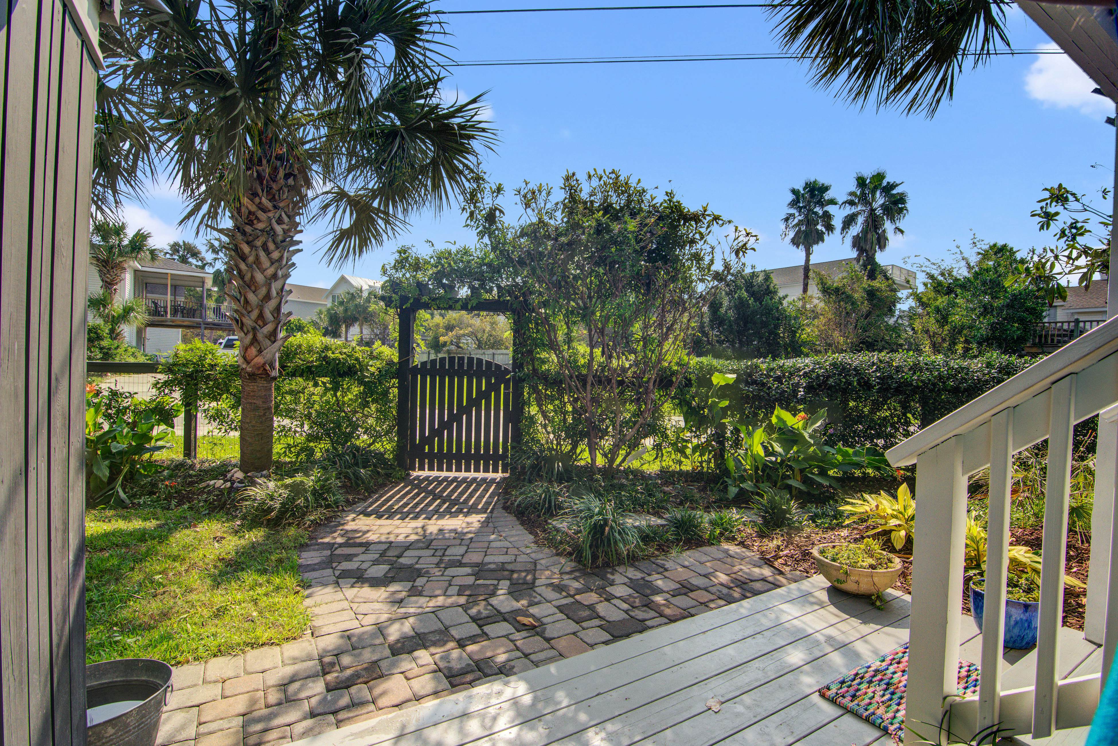 Dog-friendly coastal cottage w/deck & private gas grill - short walk to beach