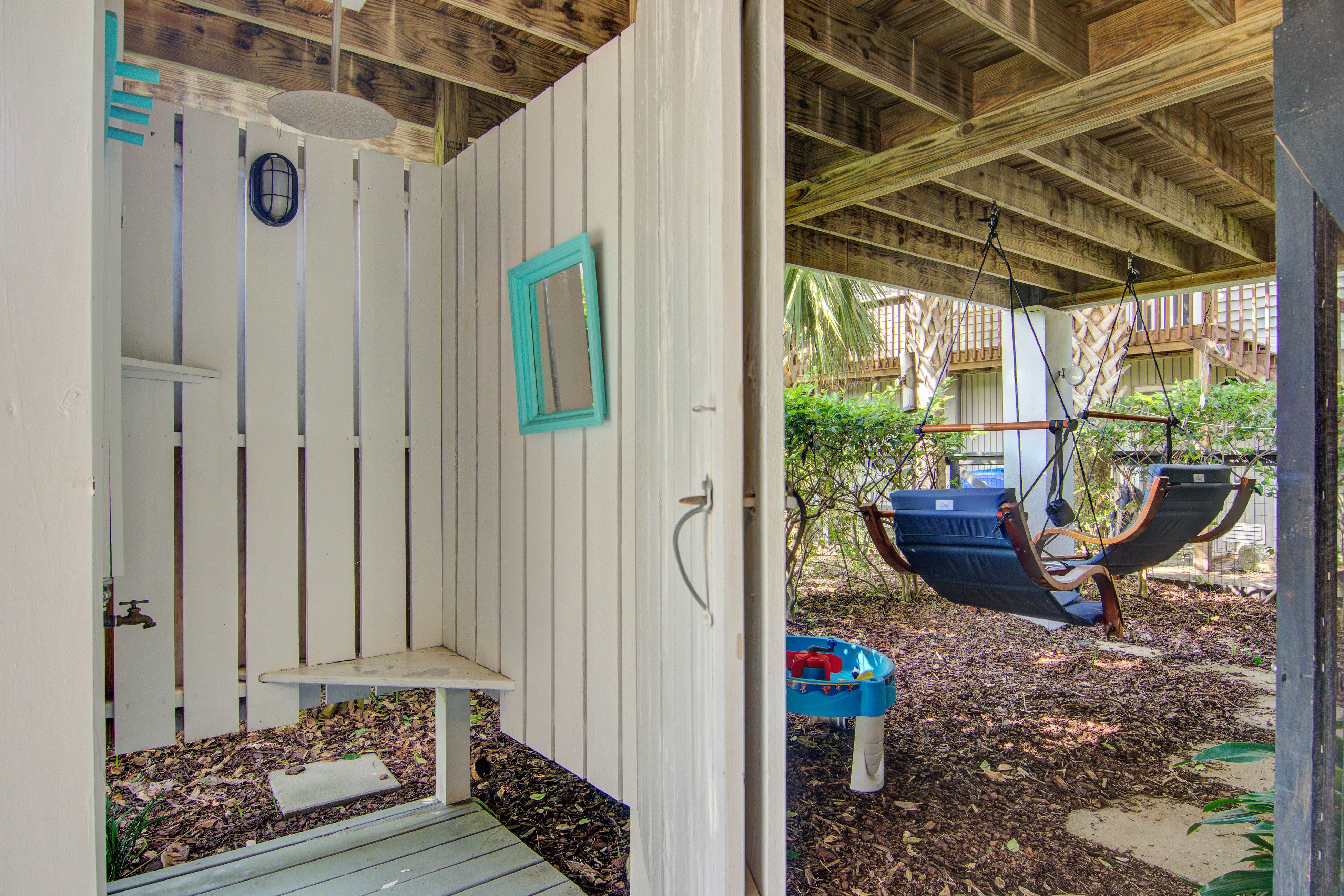 Dog-friendly coastal cottage w/deck & private gas grill - short walk to beach