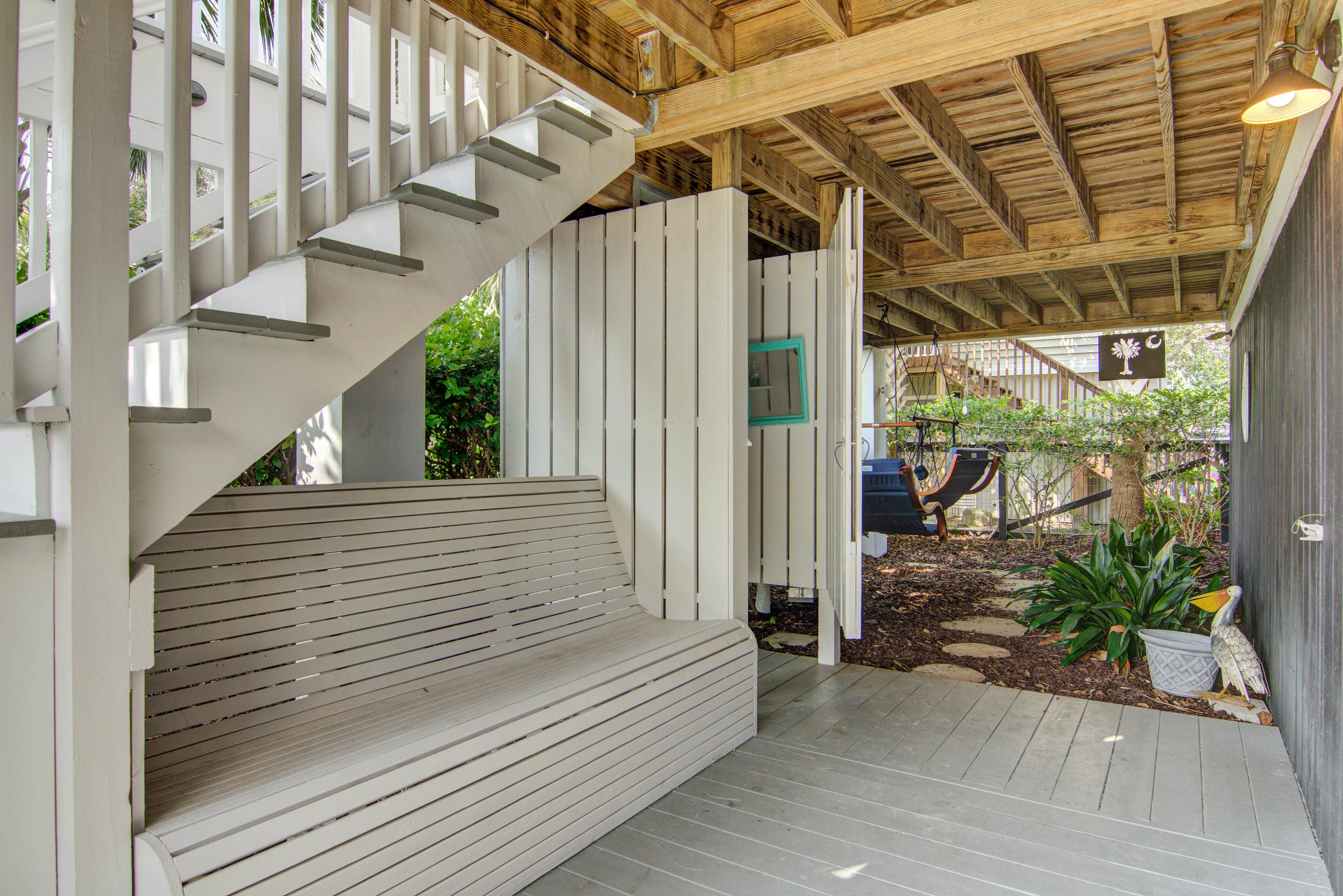 Dog-friendly coastal cottage w/deck & private gas grill - short walk to beach