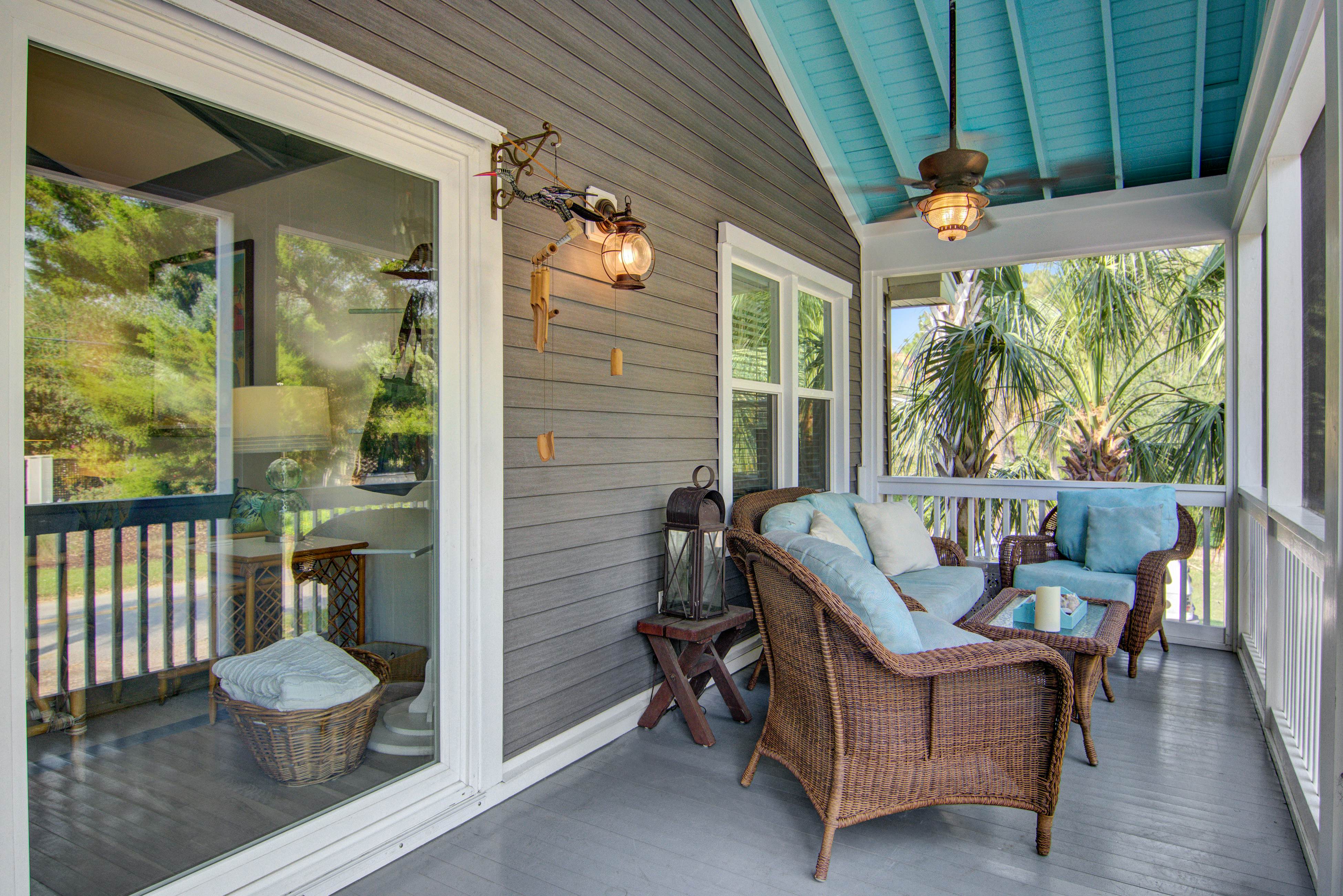 Dog-friendly coastal cottage w/deck & private gas grill - short walk to beach