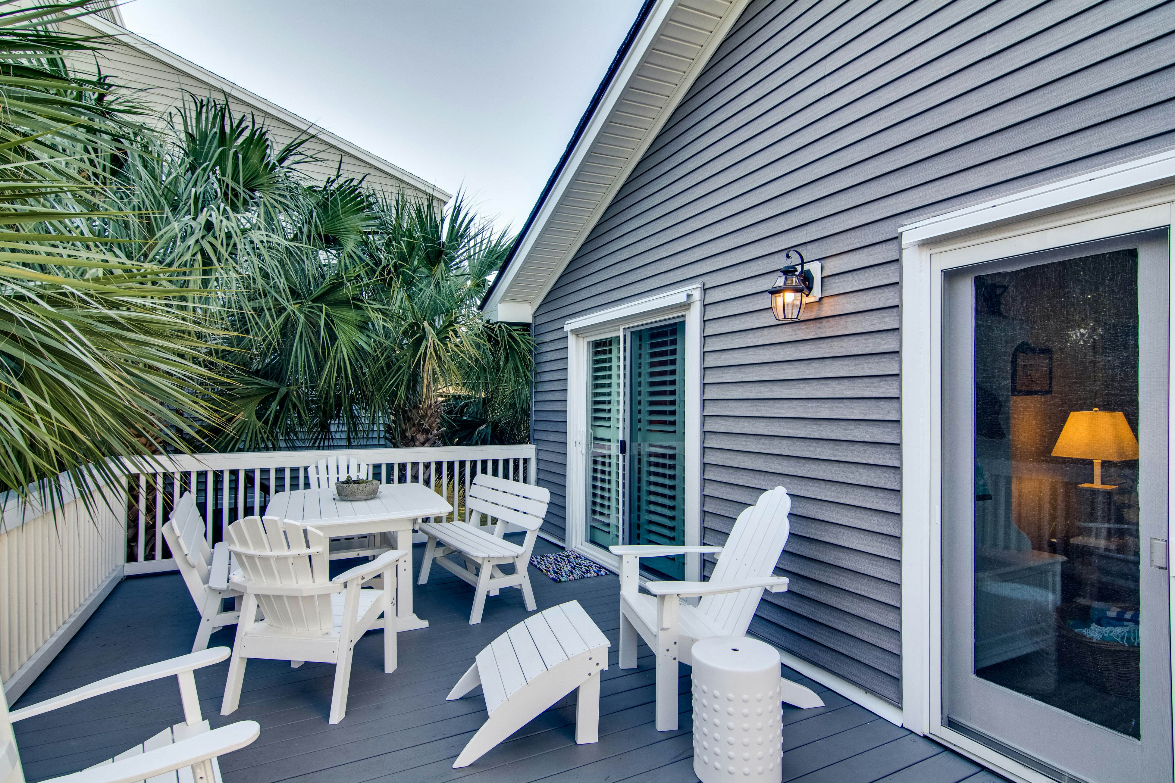 Dog-friendly coastal cottage w/deck & private gas grill - short walk to beach
