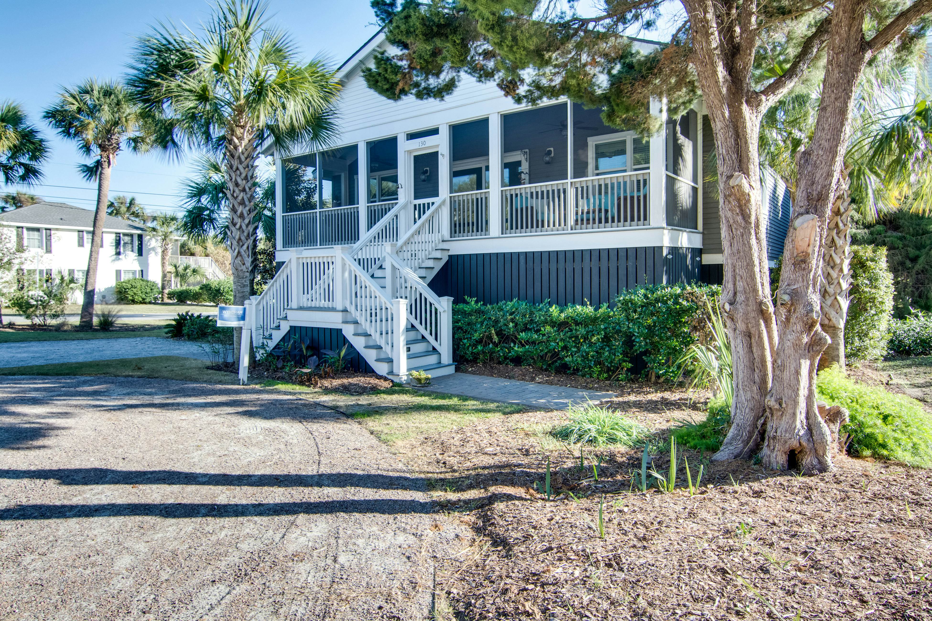Dog-friendly coastal cottage w/deck & private gas grill - short walk to beach