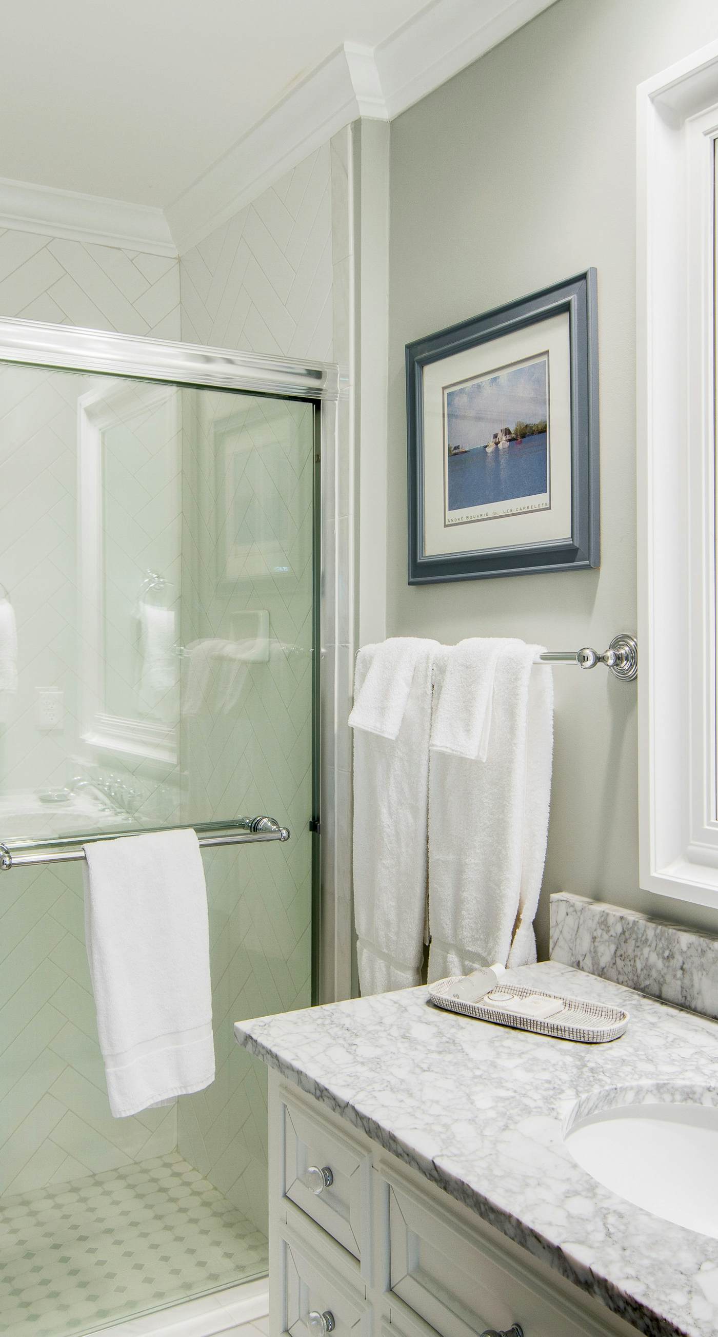 Renovated townhome next to golf course w/ community pool access- close to beach