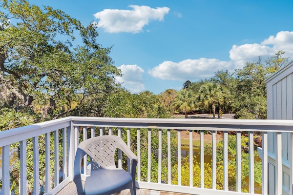 Quaint top floor lagoon view condo w/ community pool access - walk to the beach