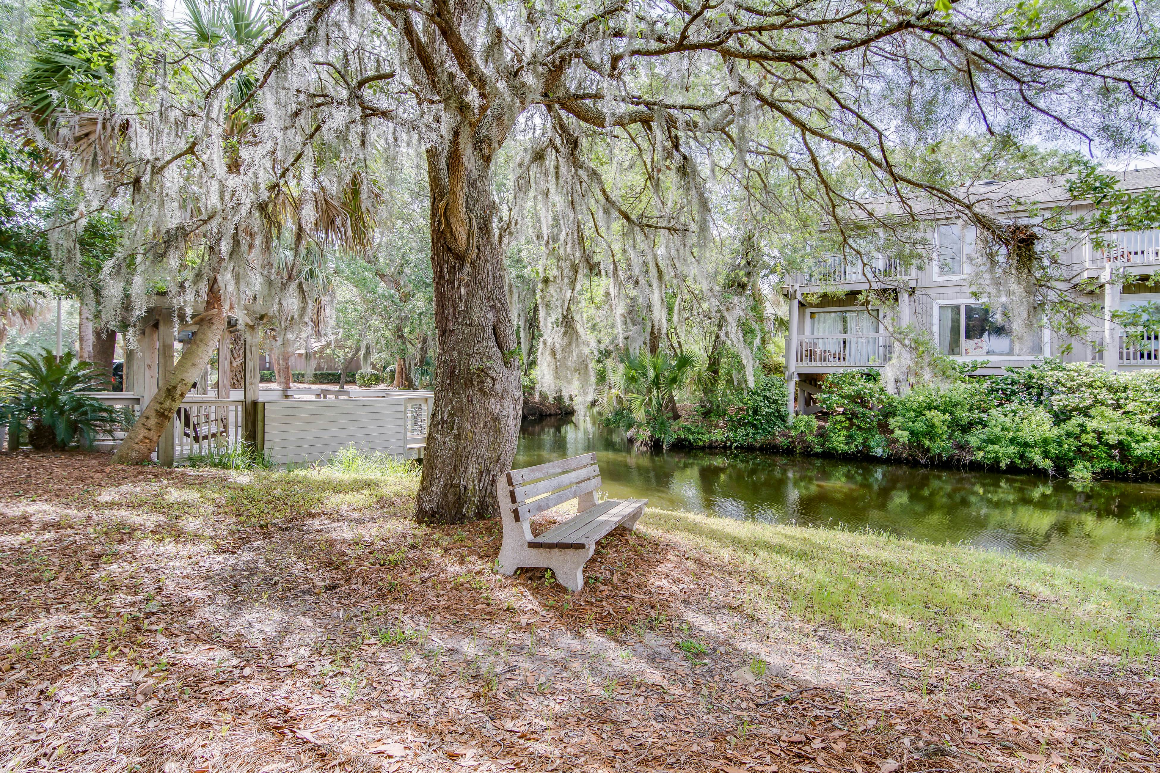 Quaint top floor lagoon view condo w/ community pool access - walk to the beach
