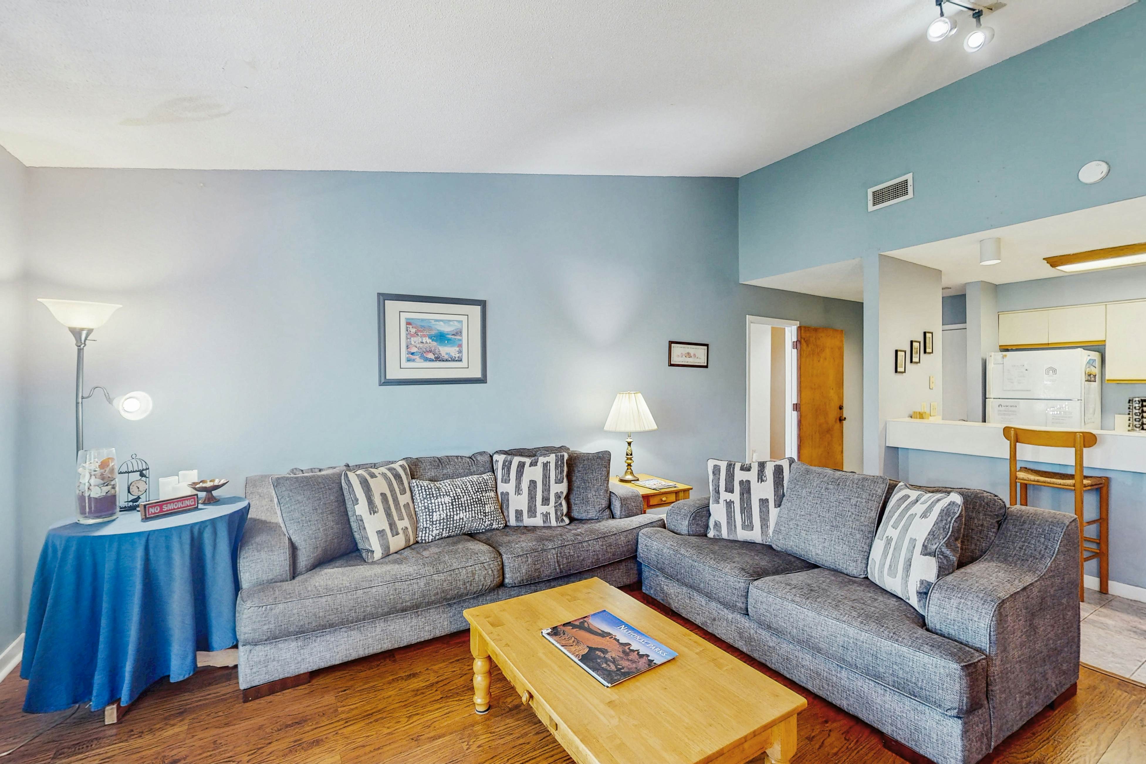 Quaint top floor lagoon view condo w/ community pool access - walk to the beach