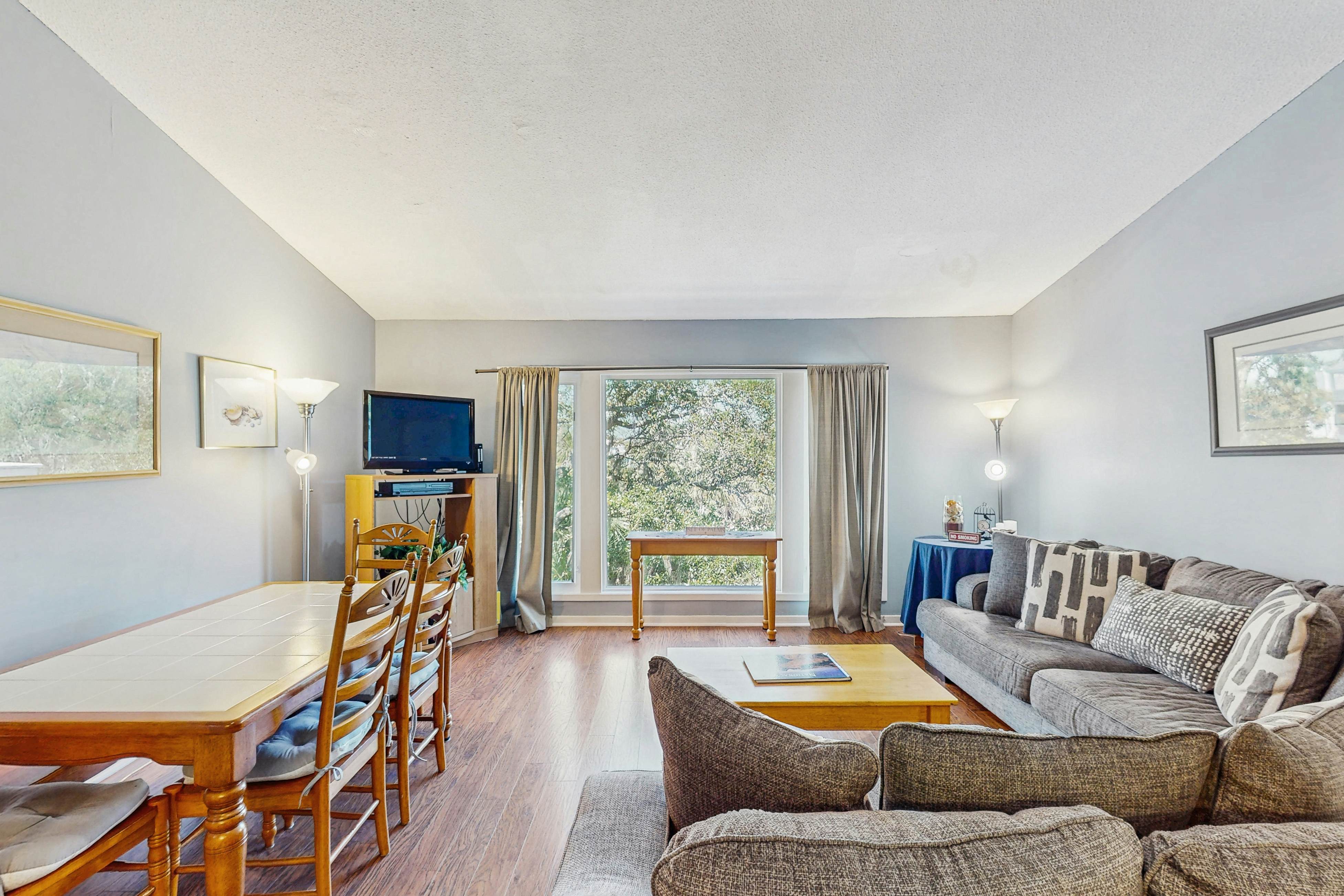 Quaint top floor lagoon view condo w/ community pool access - walk to the beach