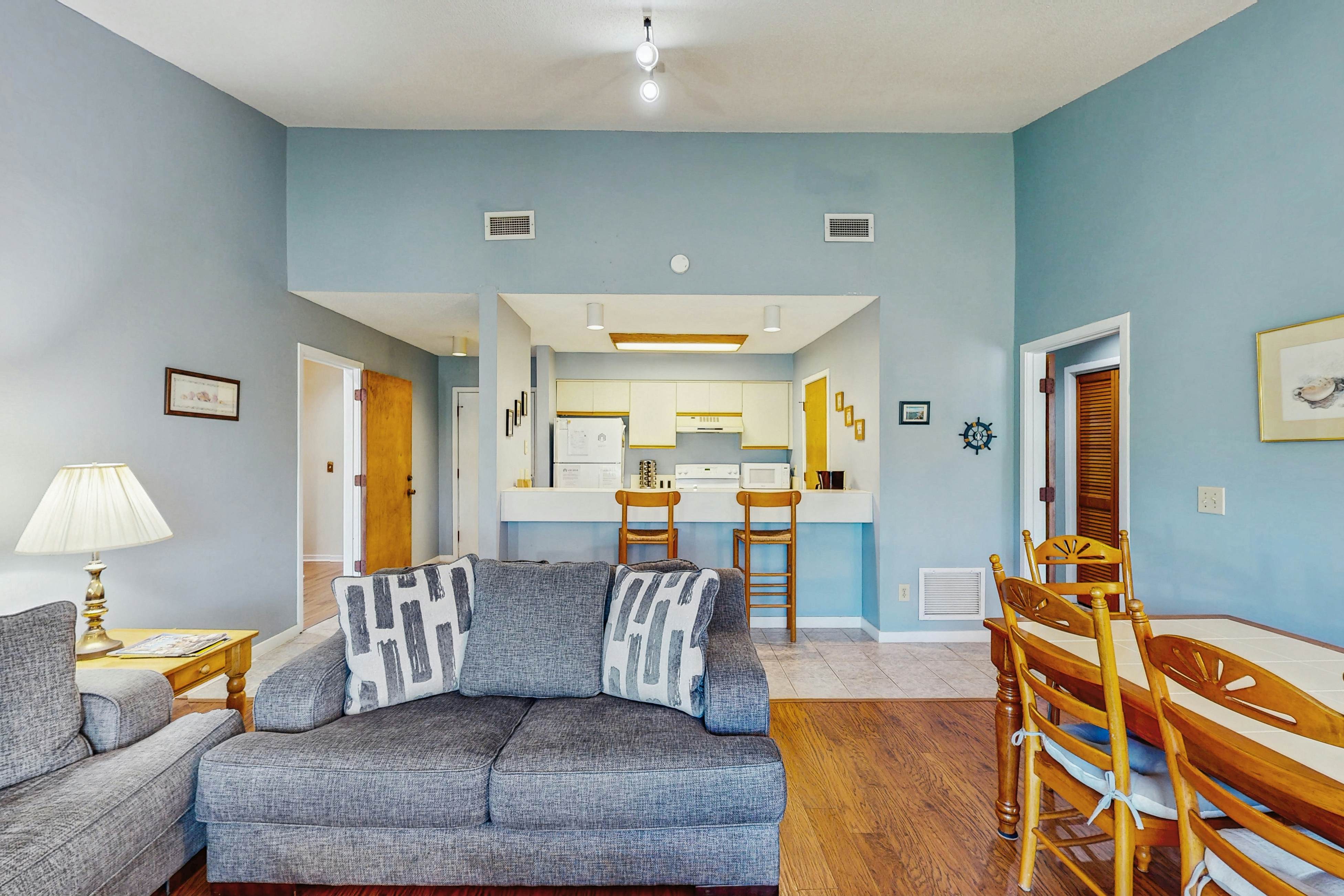 Quaint top floor lagoon view condo w/ community pool access - walk to the beach