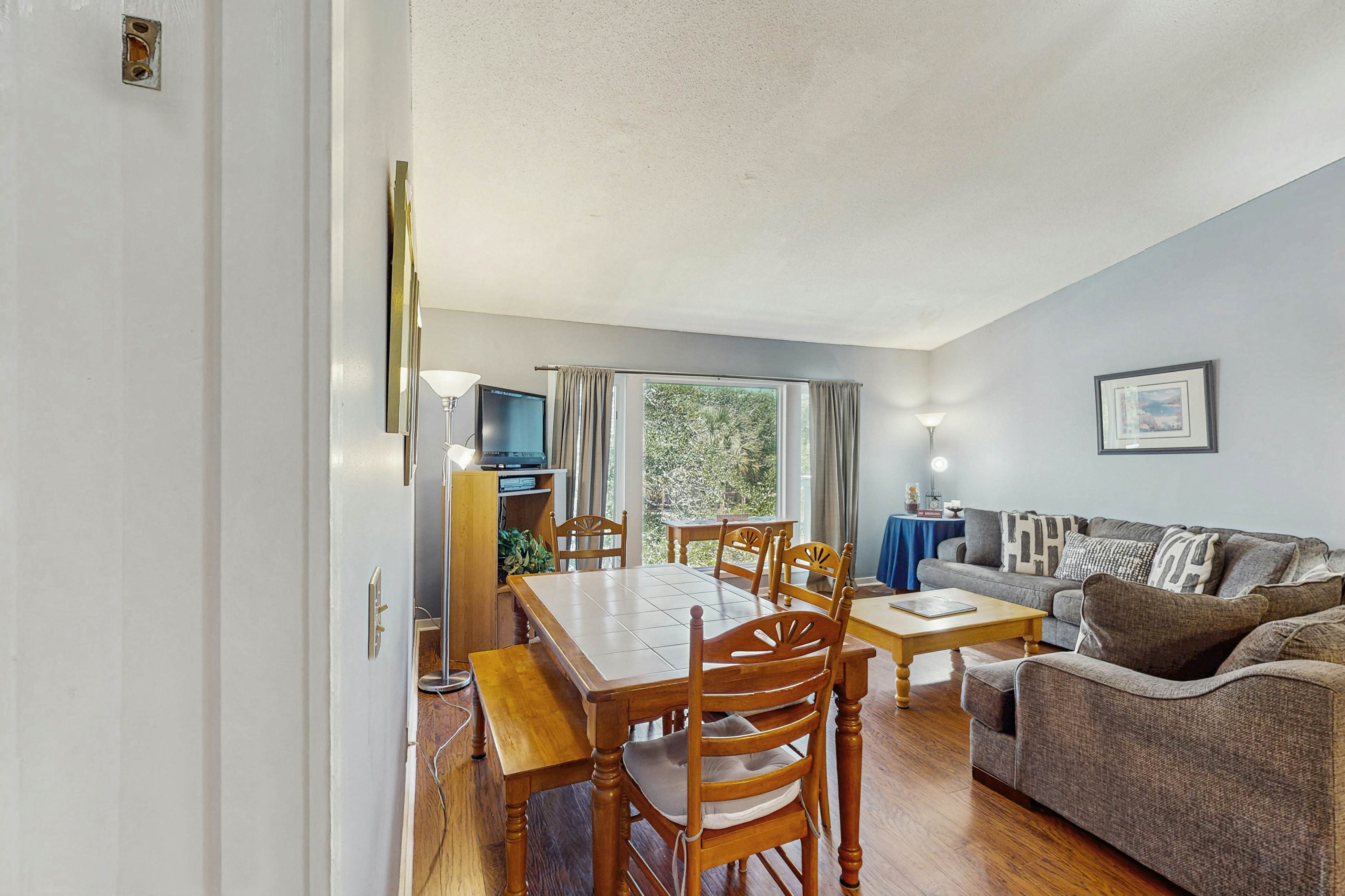 Quaint top floor lagoon view condo w/ community pool access - walk to the beach