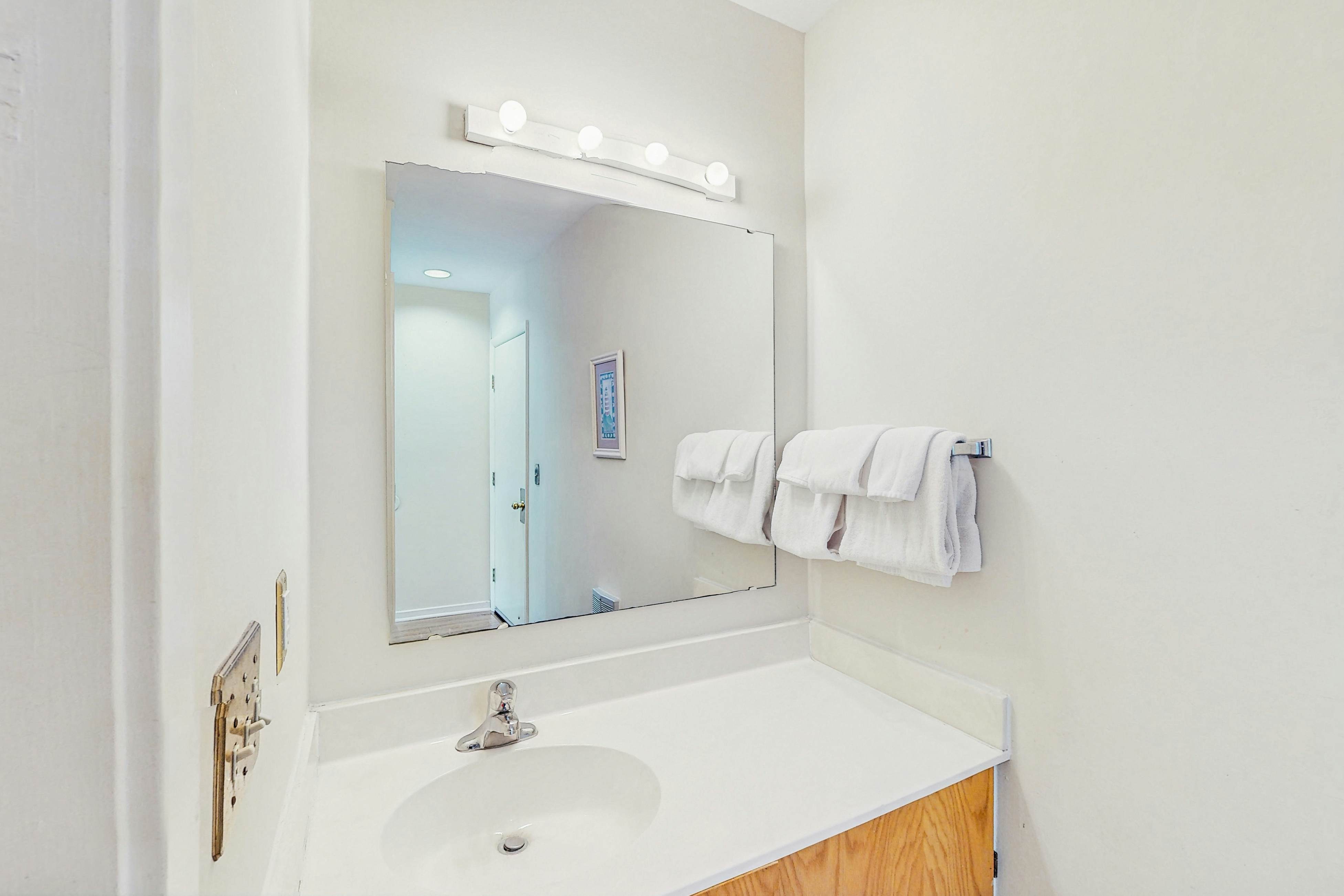 Quaint top floor lagoon view condo w/ community pool access - walk to the beach