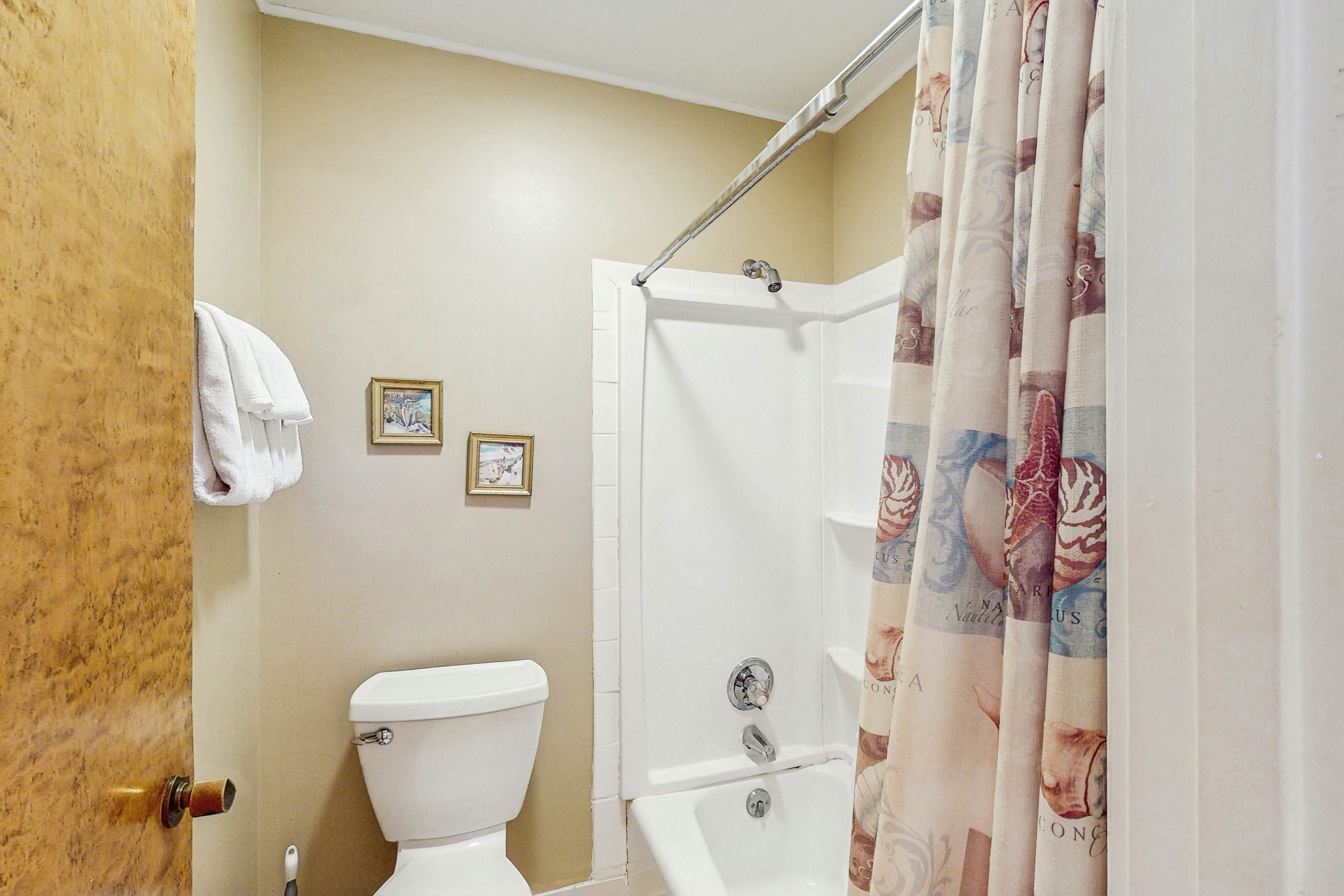 Quaint top floor lagoon view condo w/ community pool access - walk to the beach